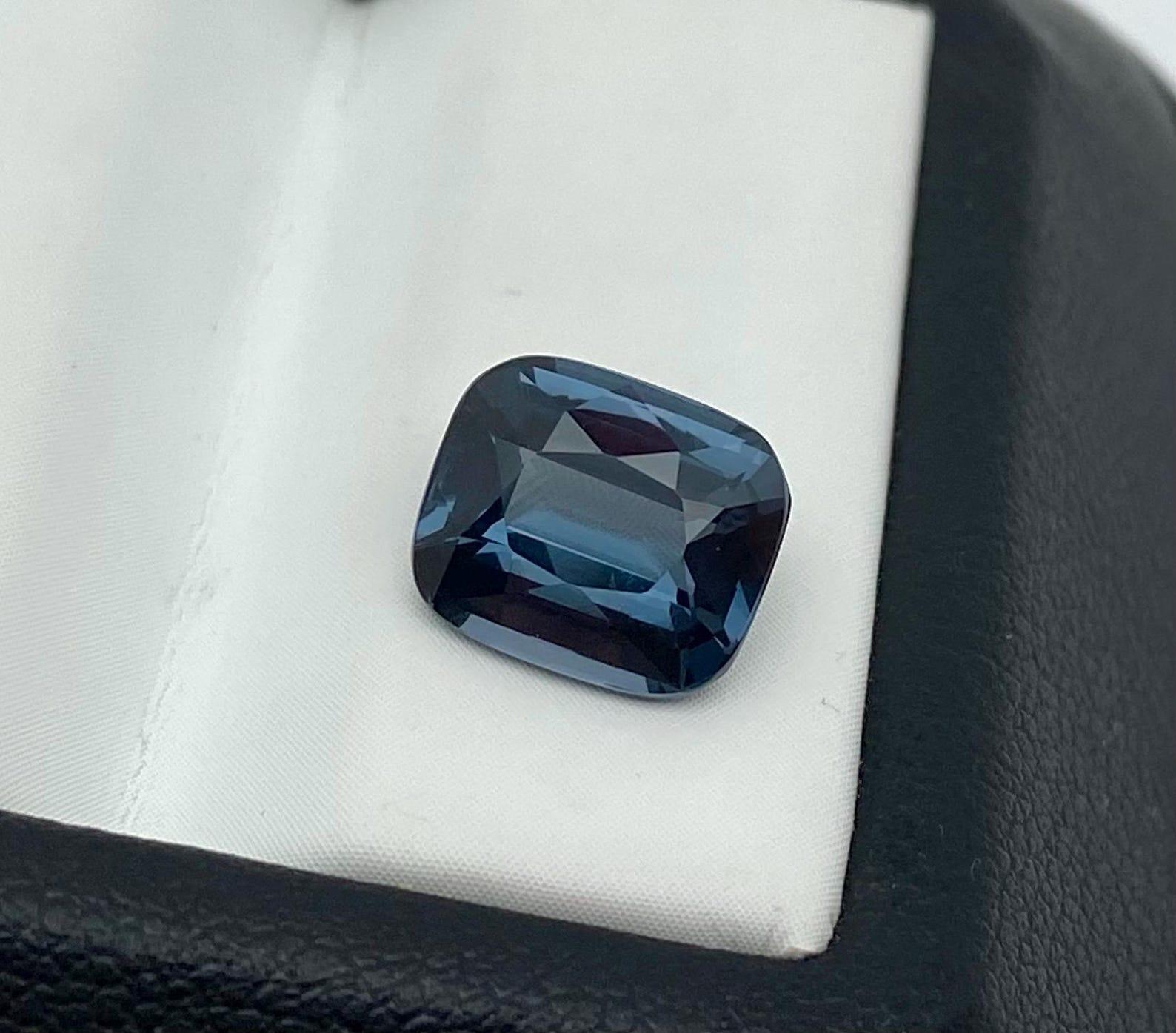 da uomo o donna Gemma sciolta di Spinello Viola Nature 2,54 ct., Alta qualità, Cuscino, Tanzania in vendita