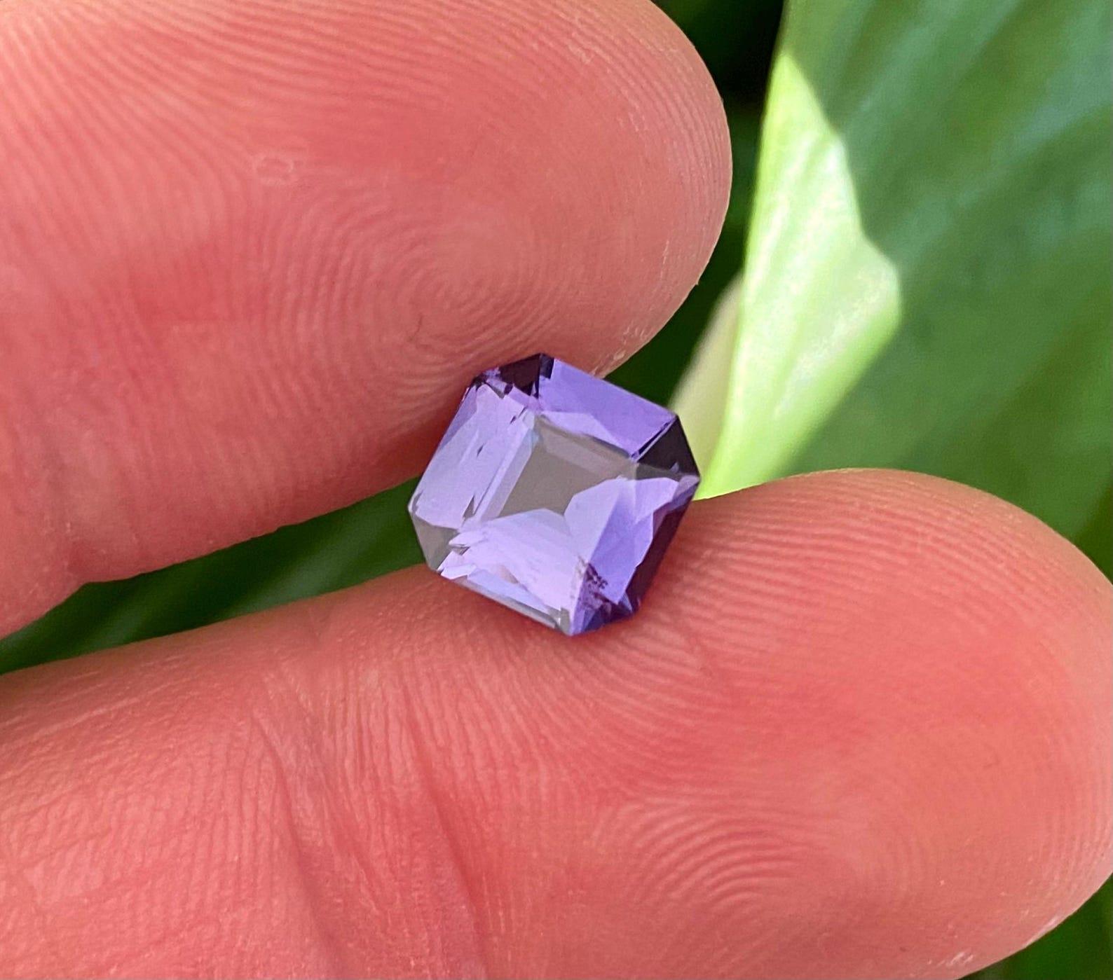 Gemma sciolta Nature Violet Spinel 2.97 ct., Alta qualità, Taglio ottagonale, Origine Tanzania.

Certificato dal laboratorio GFCO
Colore della gemma: viola lavanda
Tipo di gemma: Spinello
Dimensioni della gemma: 8,96x8,90x4,77 mm
Grado di taglio: