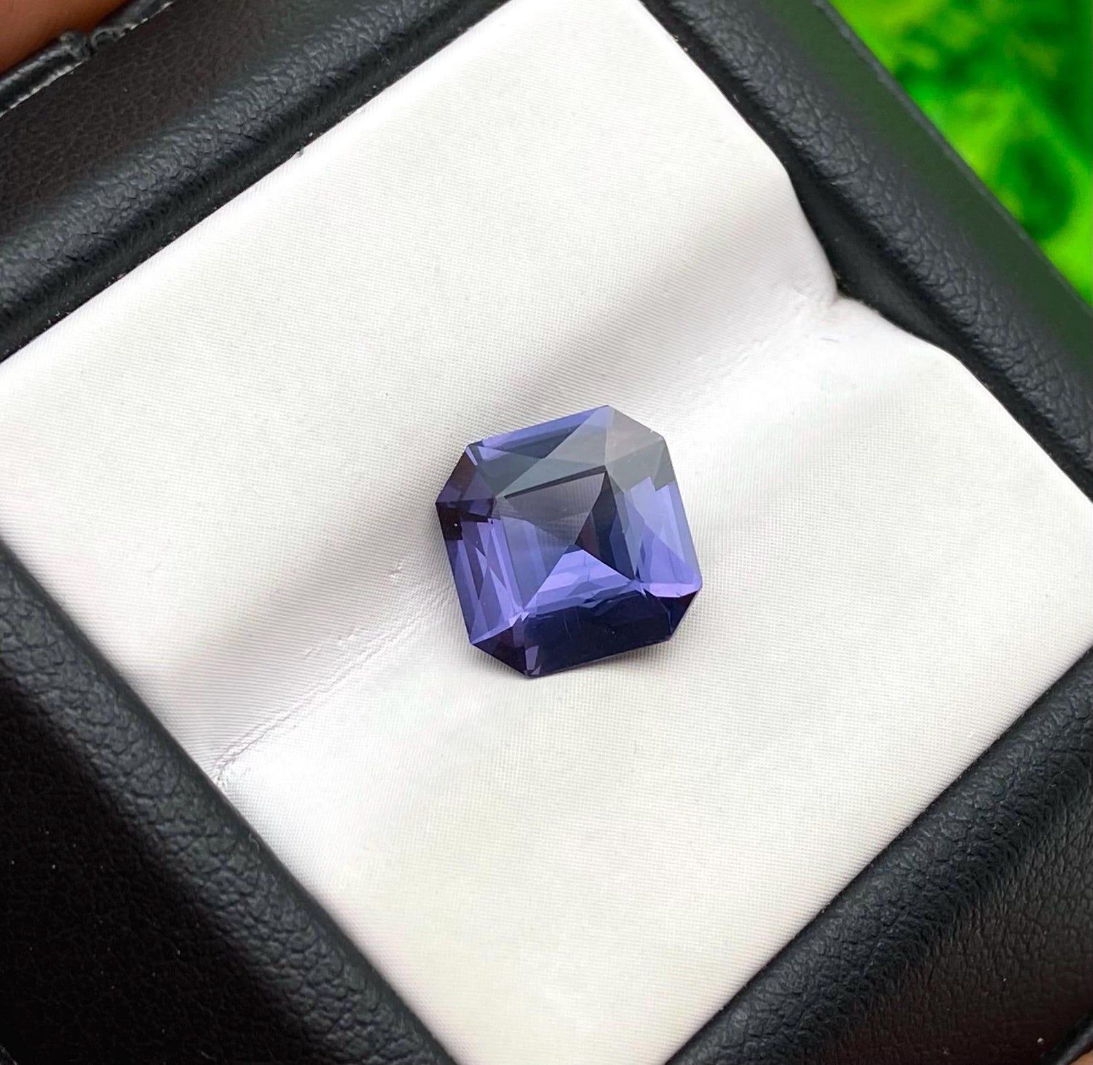 Gemma sciolta Nature Violet Spinel 2,97 ct, Alta qualità, Certificato Tanzania In condizioni Nuovo in vendita a Daugavpils, LV