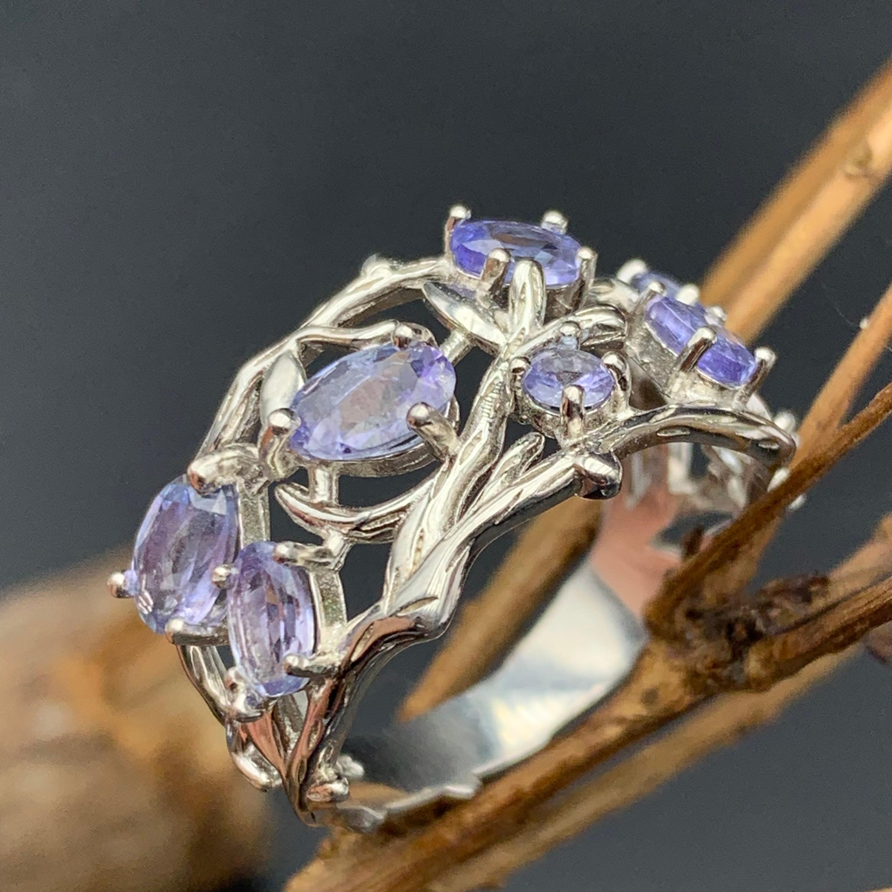 Exquisite Natural Violet Tanzanite Ring – 8 Oval Cushion Cut Gemstones in Elegant 925 Sterling Silver Setting!!

💎 GEMSTONE TYPE: Tanzanite 
⚖️  RING WEIGHT: 4.87 Grams
💍  RING SIZE: 9.5 US
🪚 STONE SHAPE & CUT: Oval Cushion Cut
🌈 COLOR: Violet