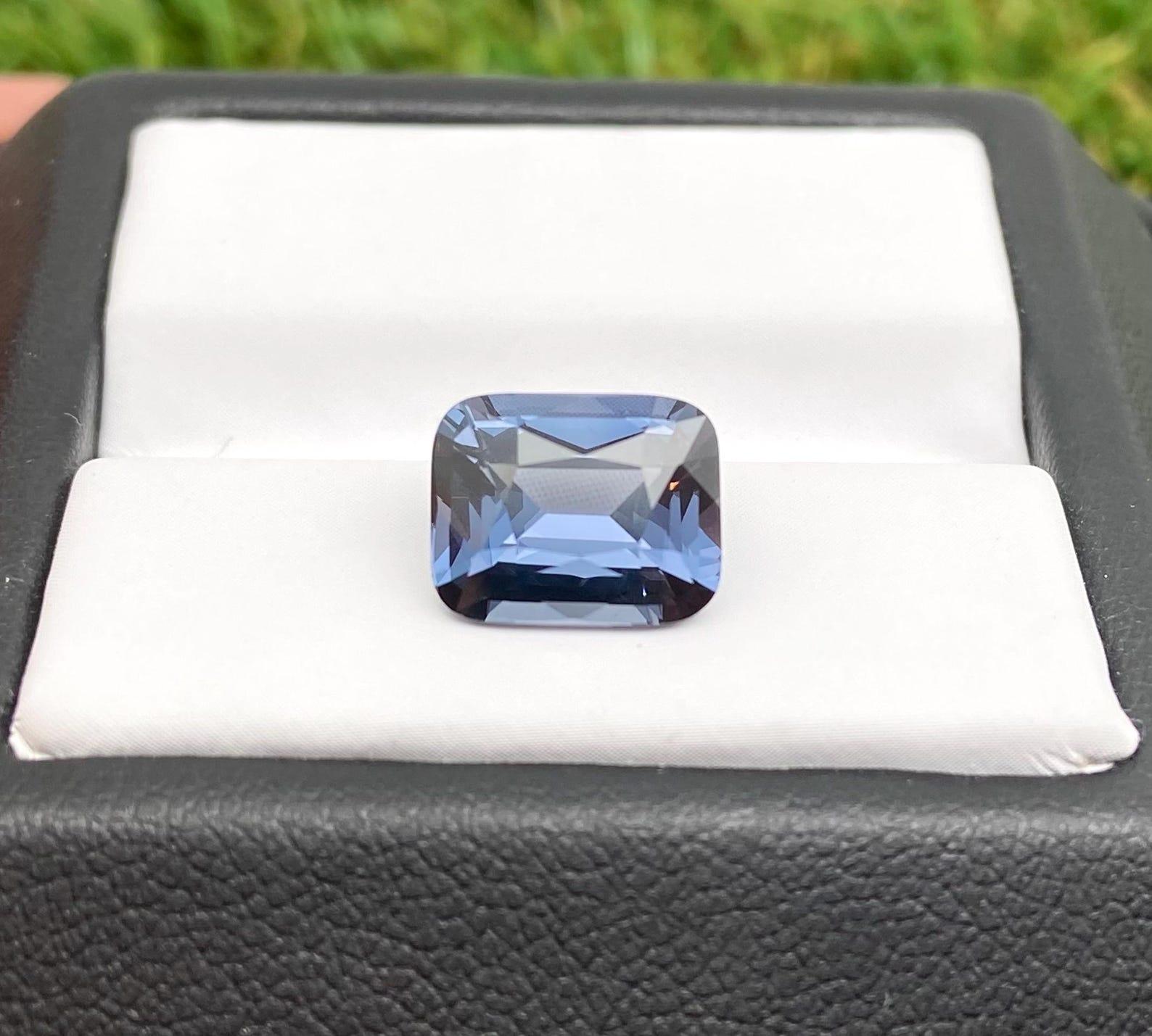 Gemma sciolta naturale di Spinello blu-violaceo 3,08 ct., alta qualità, Tanzania in vendita 5
