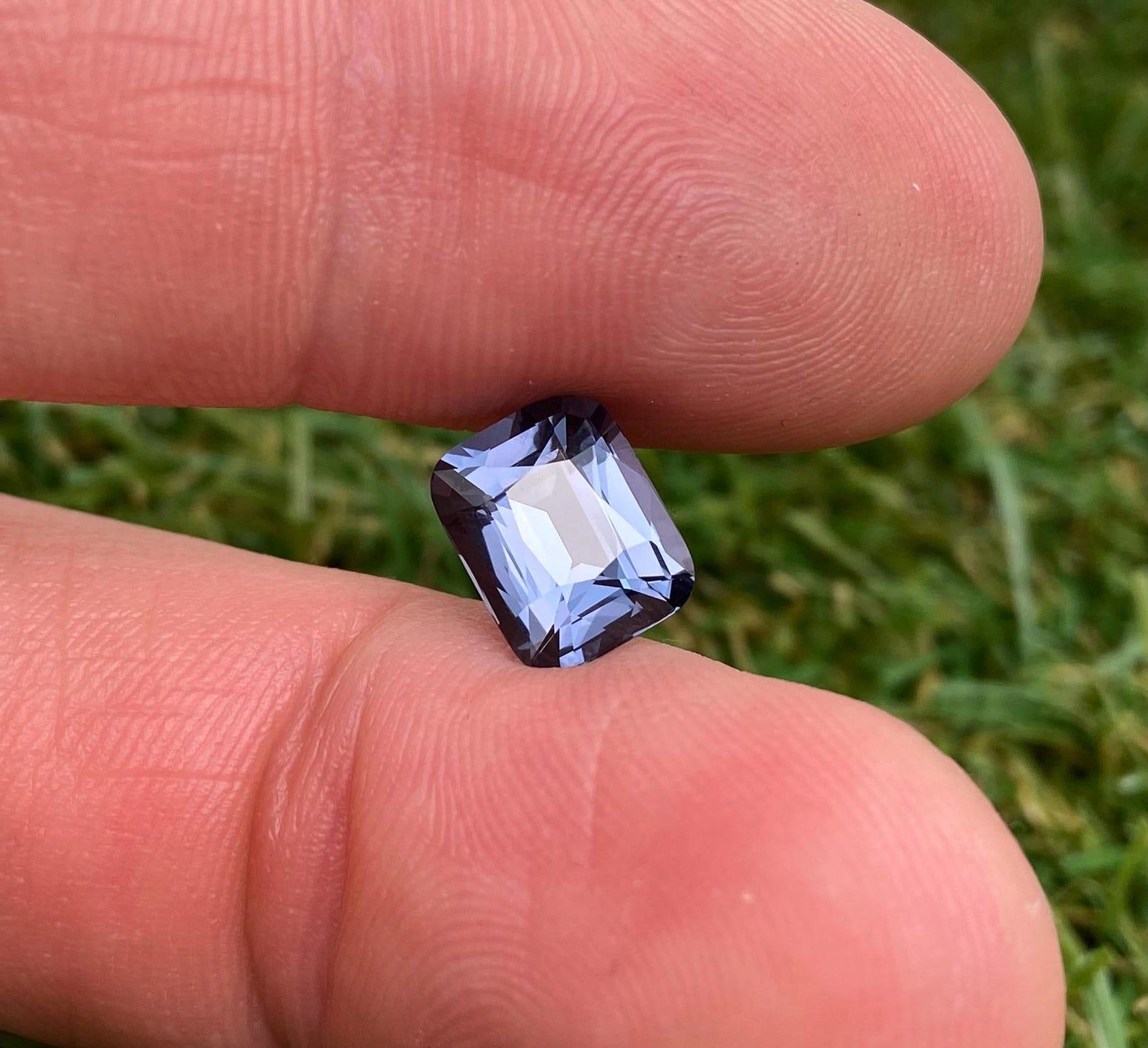 da uomo o donna Gemma sciolta naturale di Spinello blu-violaceo 3,08 ct., alta qualità, Tanzania in vendita