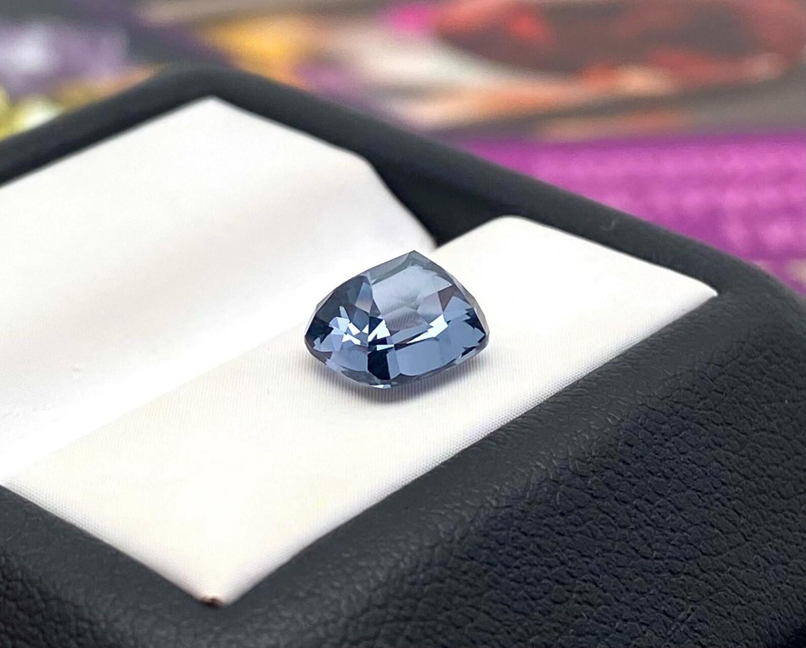 Gemma sciolta Nature Violetish-Grey Spinel 2,25 ct, Alta qualità, Certificato in vendita 4
