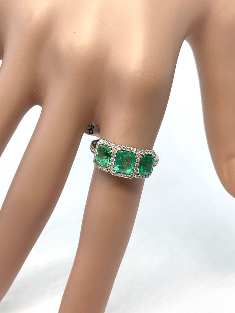 Natural Vivid 2 Carat Colombian Emerald Diamond Ring 18ct White Gold Valuation For Sale 6