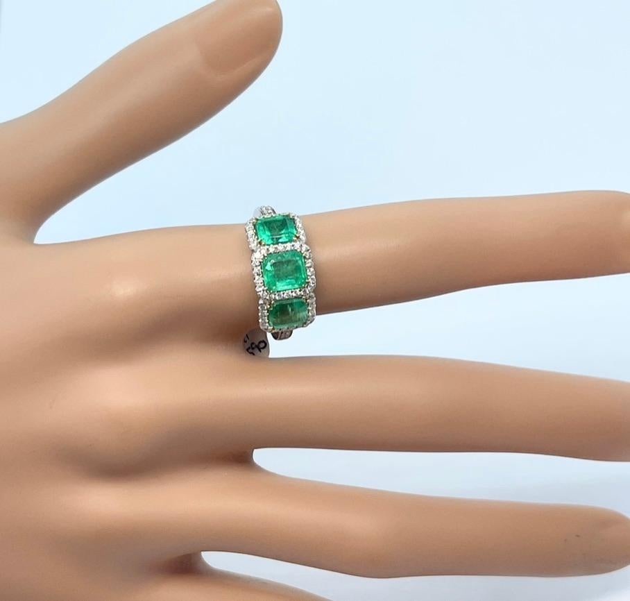 Natural Vivid 2 Carat Colombian Emerald Diamond Ring 18ct White Gold Valuation For Sale 7