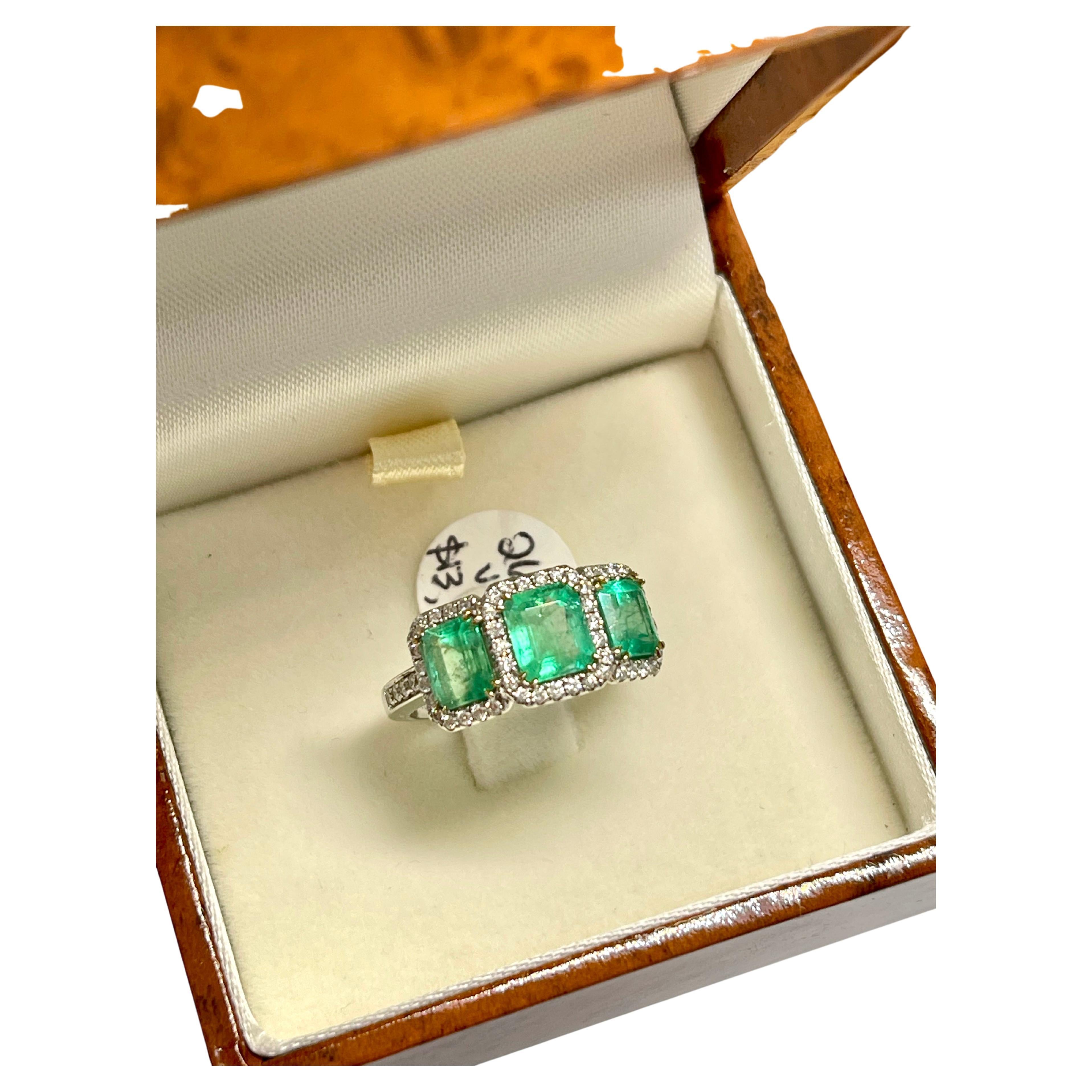 Natural Vivid 2 Carat Colombian Emerald Diamond Ring 18ct White Gold Valuation In New Condition For Sale In Mona Vale, NSW