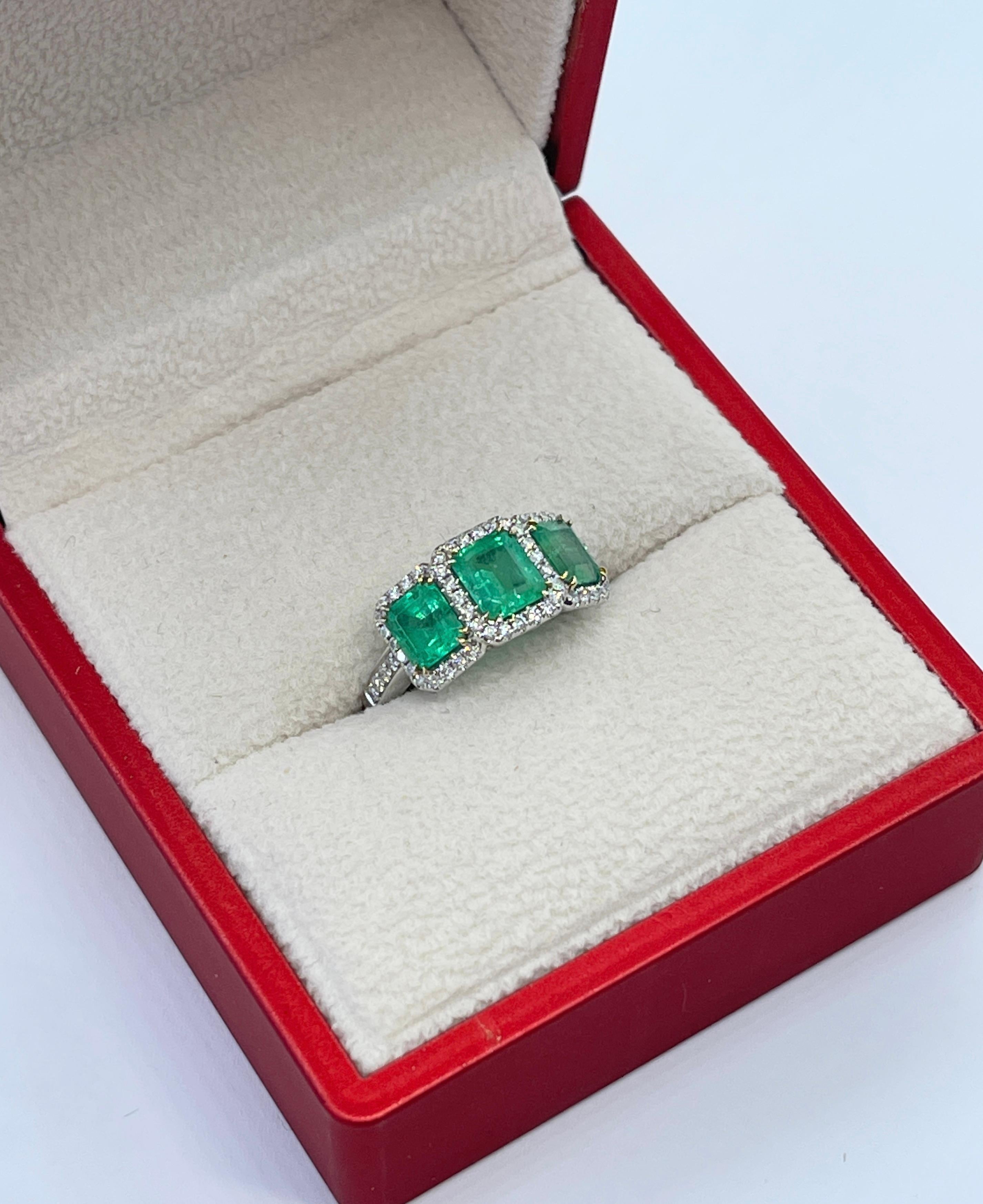 Women's Natural Vivid 2 Carat Colombian Emerald Diamond Ring 18ct White Gold Valuation For Sale