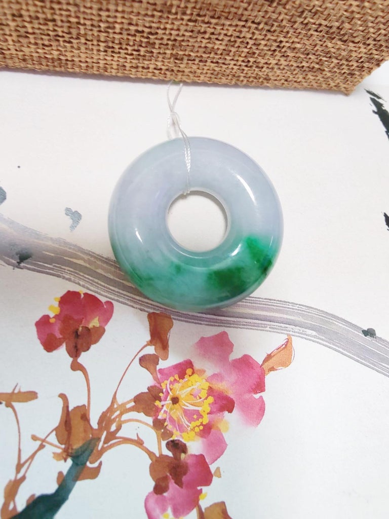 Ciondolo Antico A Forma Di Ciambella In Giada Verde Giadeite