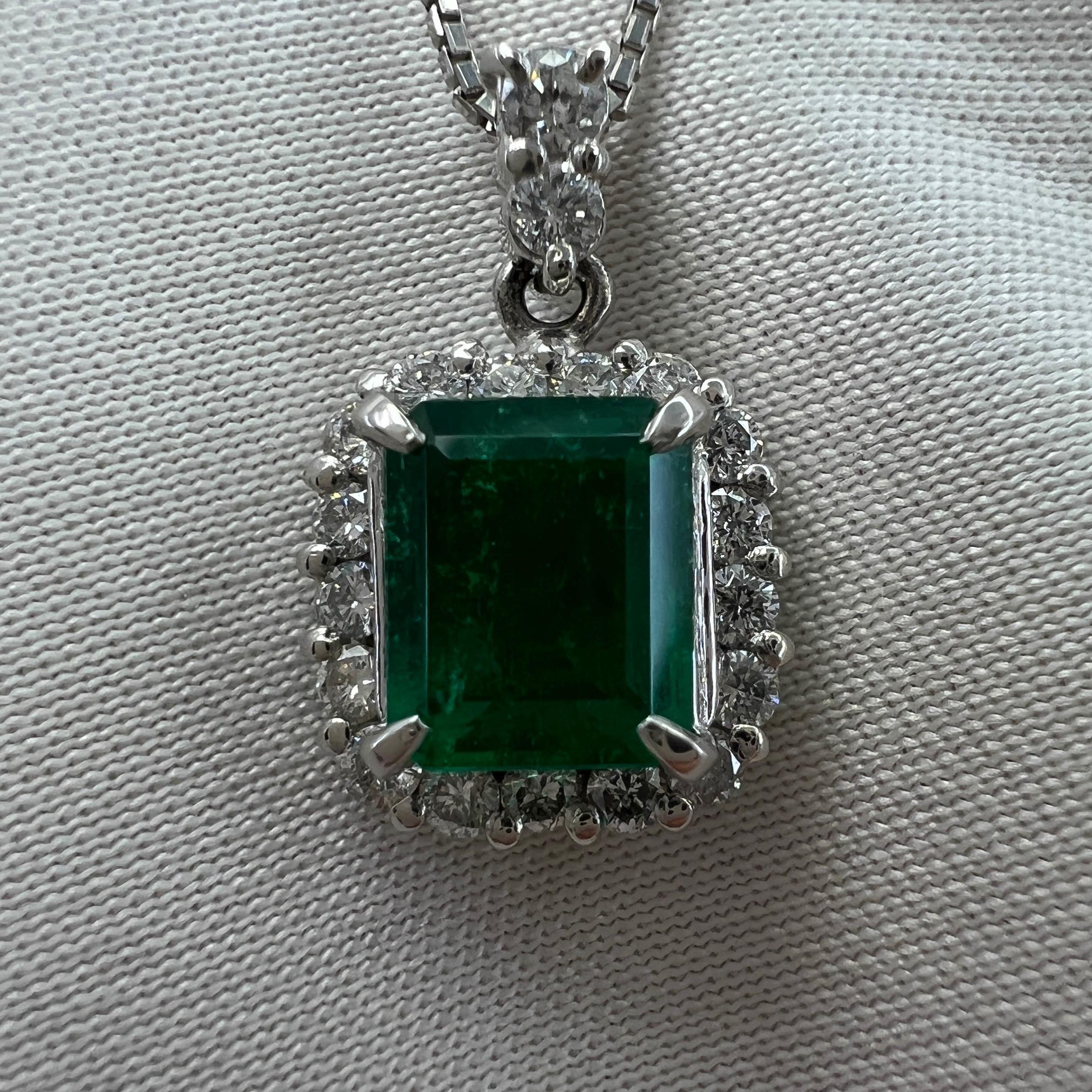 Natural Vivid Green Colombian Emerald Diamond Platinum Cluster Pendant Necklace In New Condition For Sale In Birmingham, GB