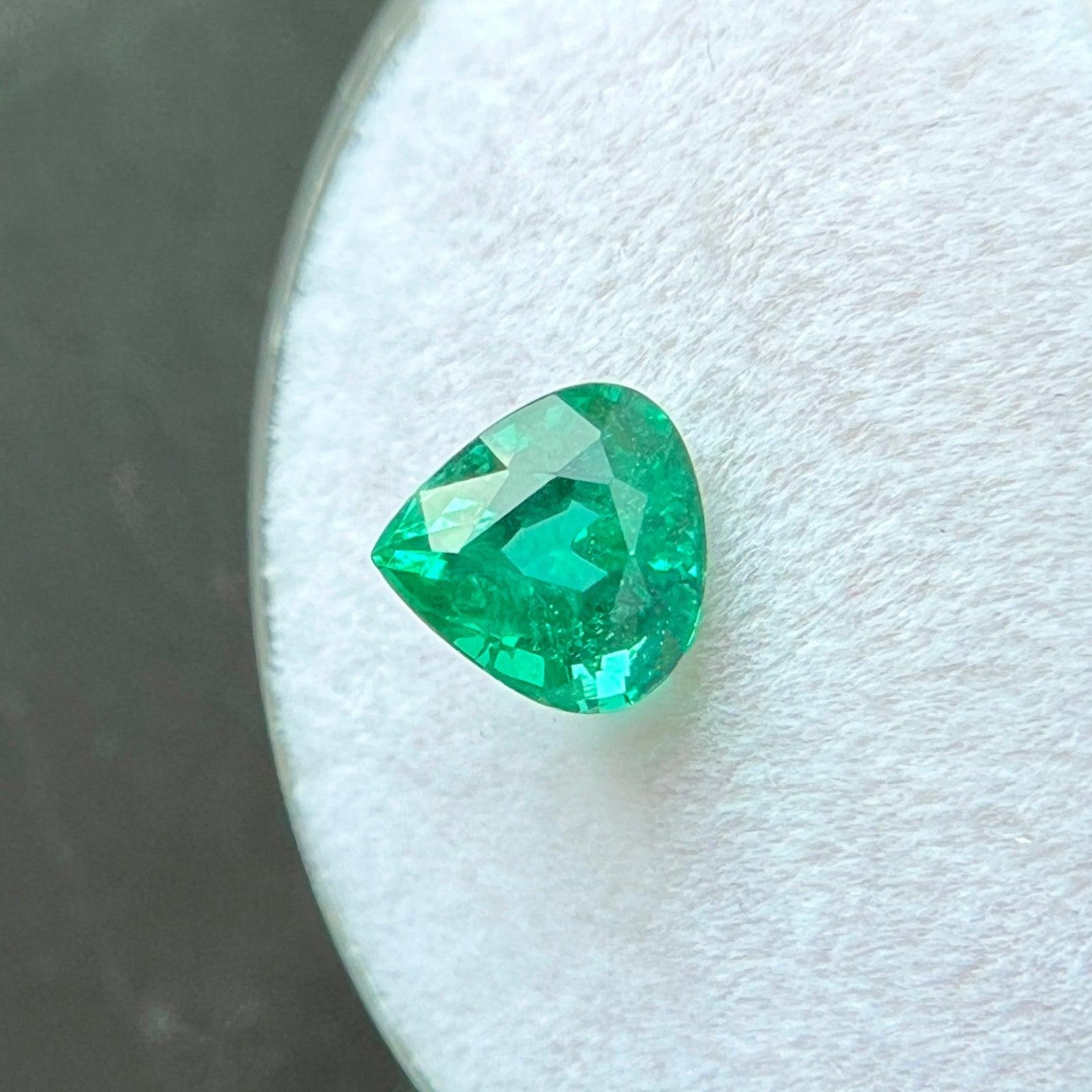 Taille poire Emeraude naturelle vert vif 0.87ct Pear Teardrop Cut 6.1 x 6.2x6.1mm Gemme en vente
