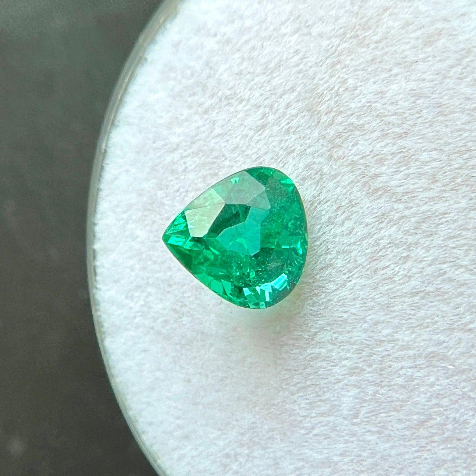 Emeraude naturelle vert vif 0.87ct Pear Teardrop Cut 6.1 x 6.2x6.1mm Gemme Unisexe en vente