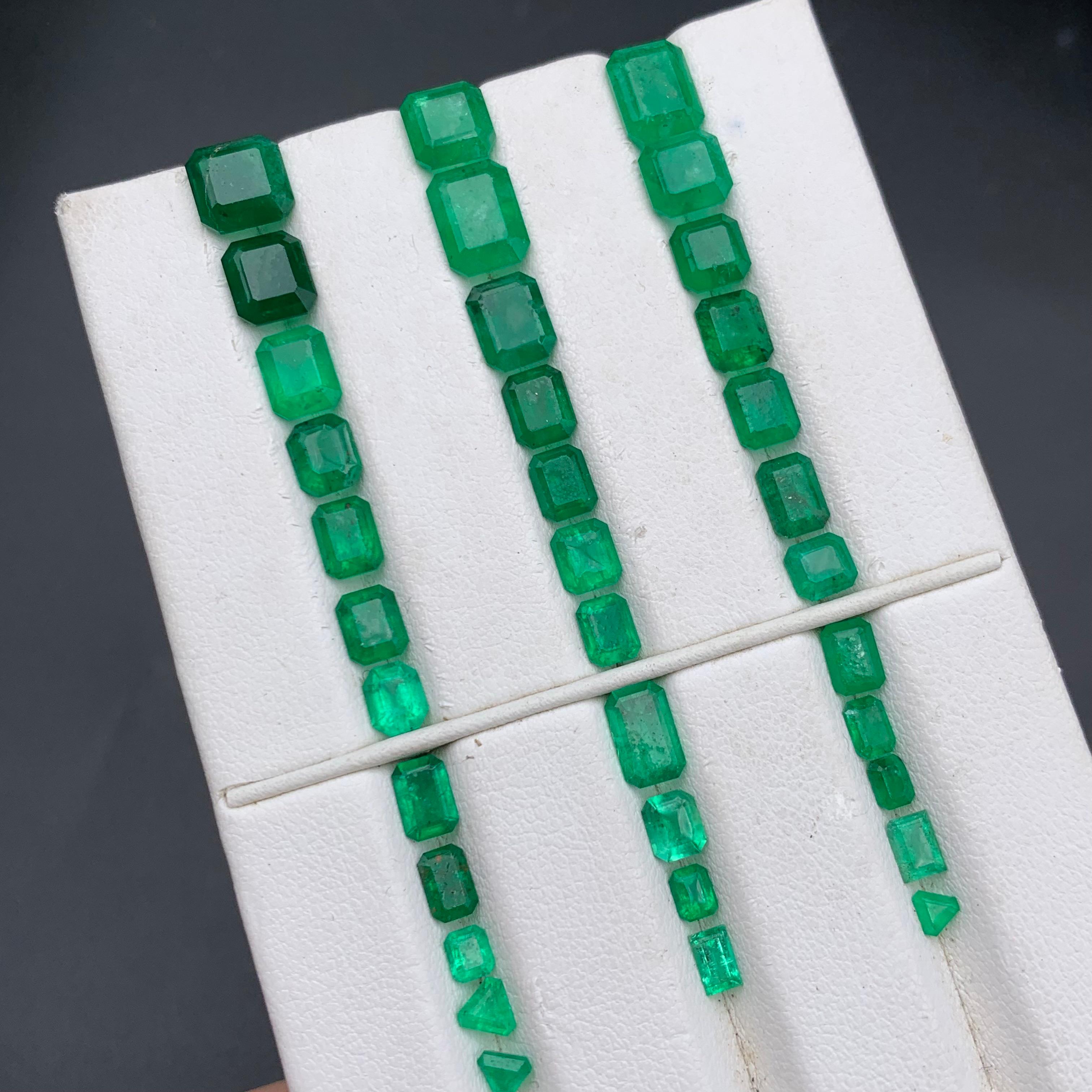 Smeraldo verde vivo naturale da 20,43 carati Gemme sciolte Lotto di dimensioni per gioielli dallo Swat in vendita 6