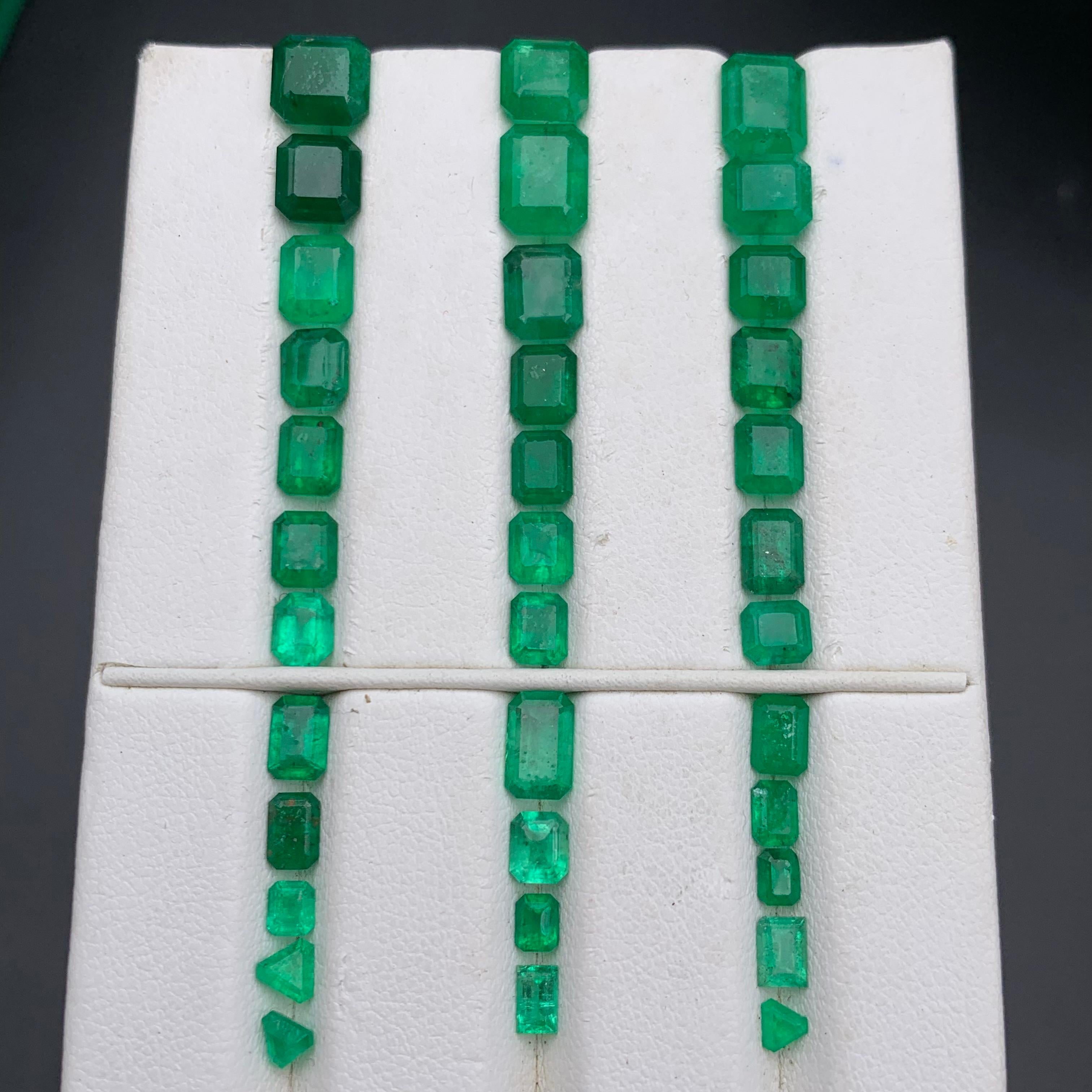 Smeraldo verde vivo naturale da 20,43 carati Gemme sciolte Lotto di dimensioni per gioielli dallo Swat In condizioni Nuovo in vendita a Peshawar, PK