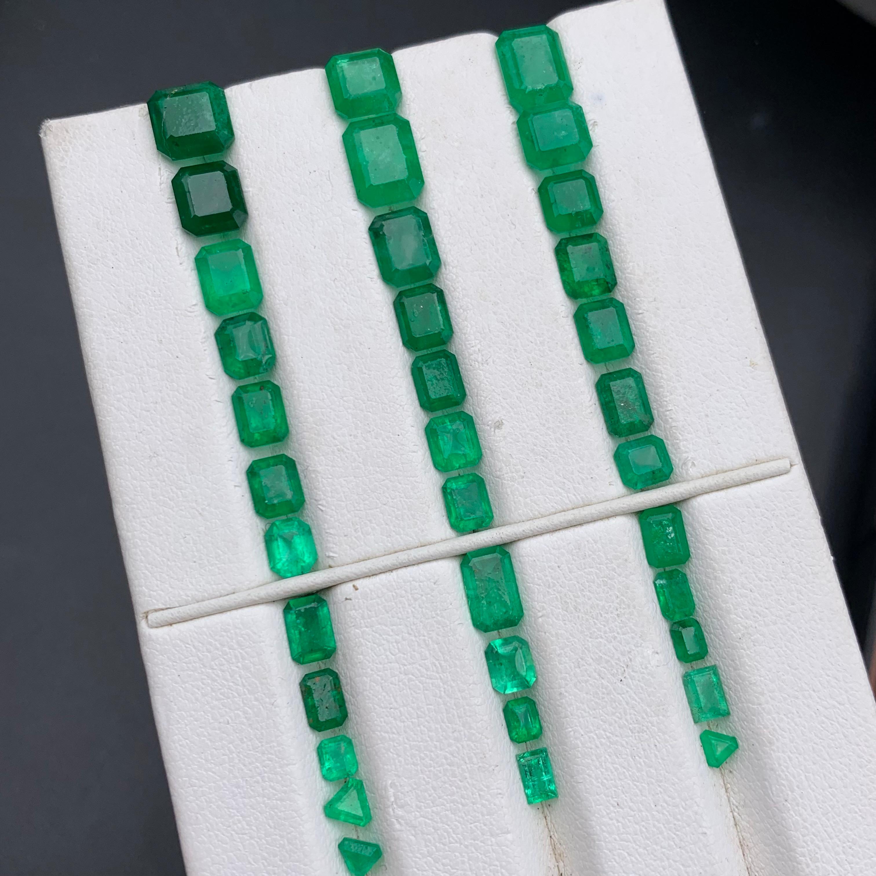 da uomo o donna Smeraldo verde vivo naturale da 20,43 carati Gemme sciolte Lotto di dimensioni per gioielli dallo Swat in vendita