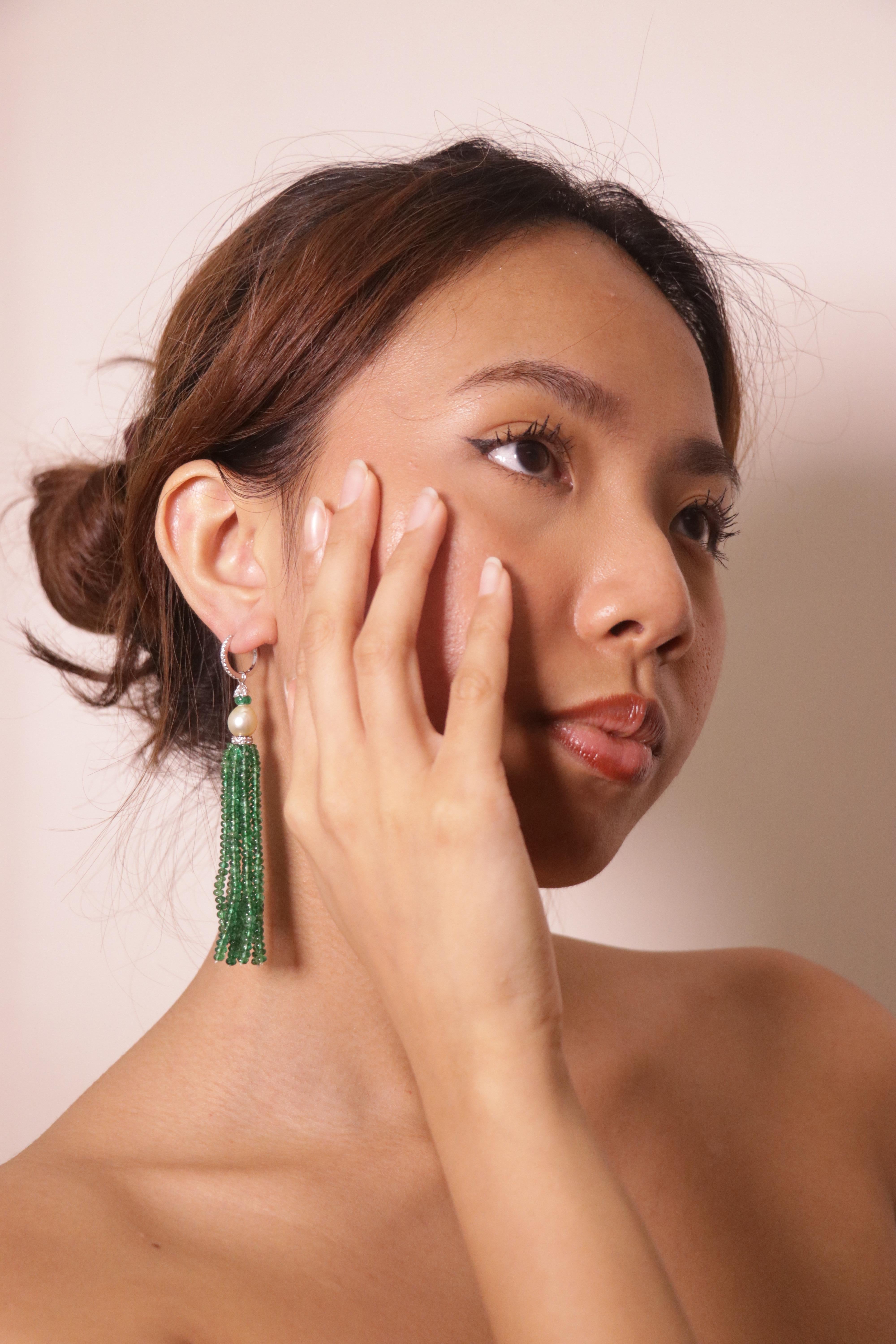 Orecchini con perle di smeraldo naturale Greene & Greene e perle coltivate con diamante a nappina in vendita 6