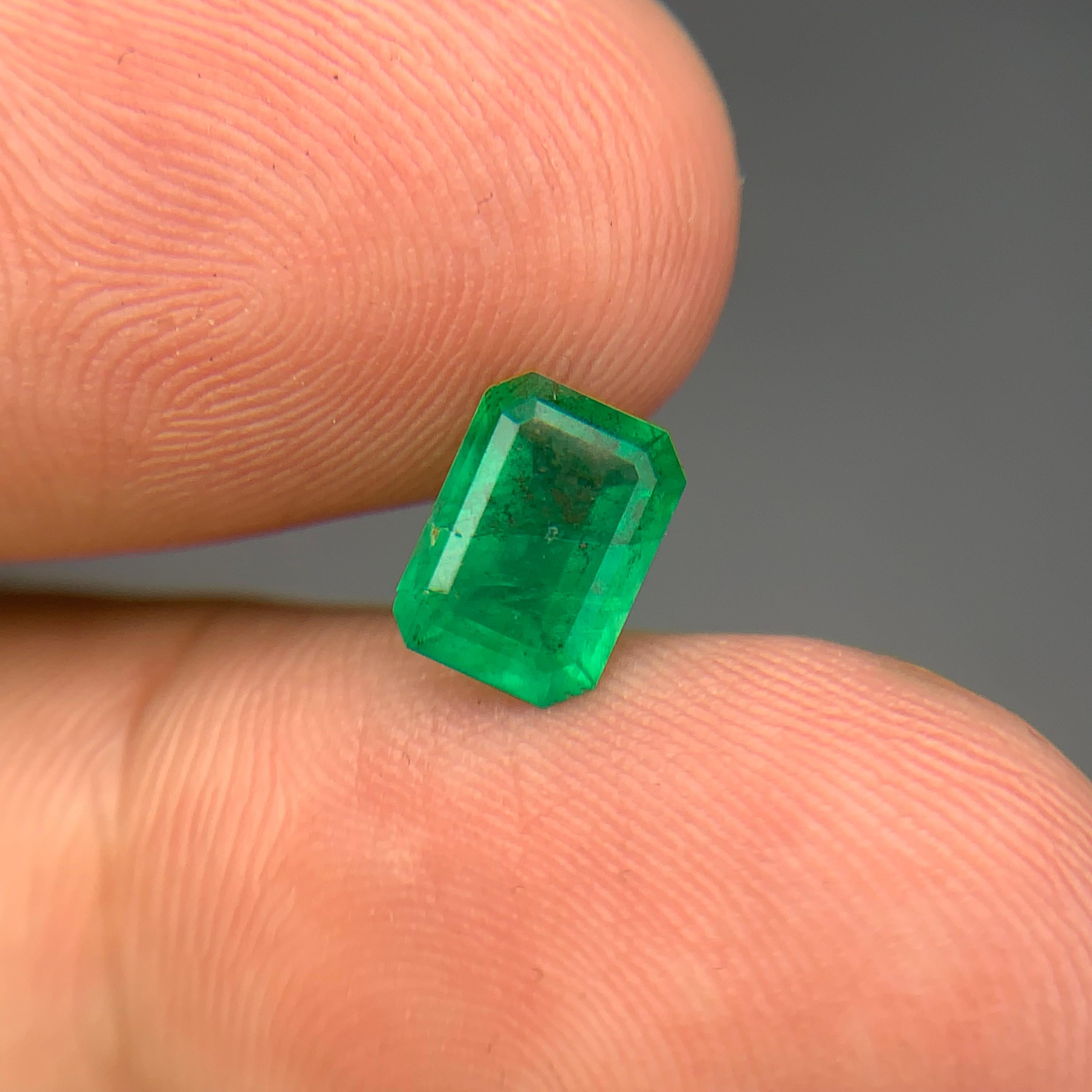 da uomo o donna Natural Vivid Green Emerald Loose Gemstone 1.43 Ct Emerald Cut-for Ring Jewelry in vendita