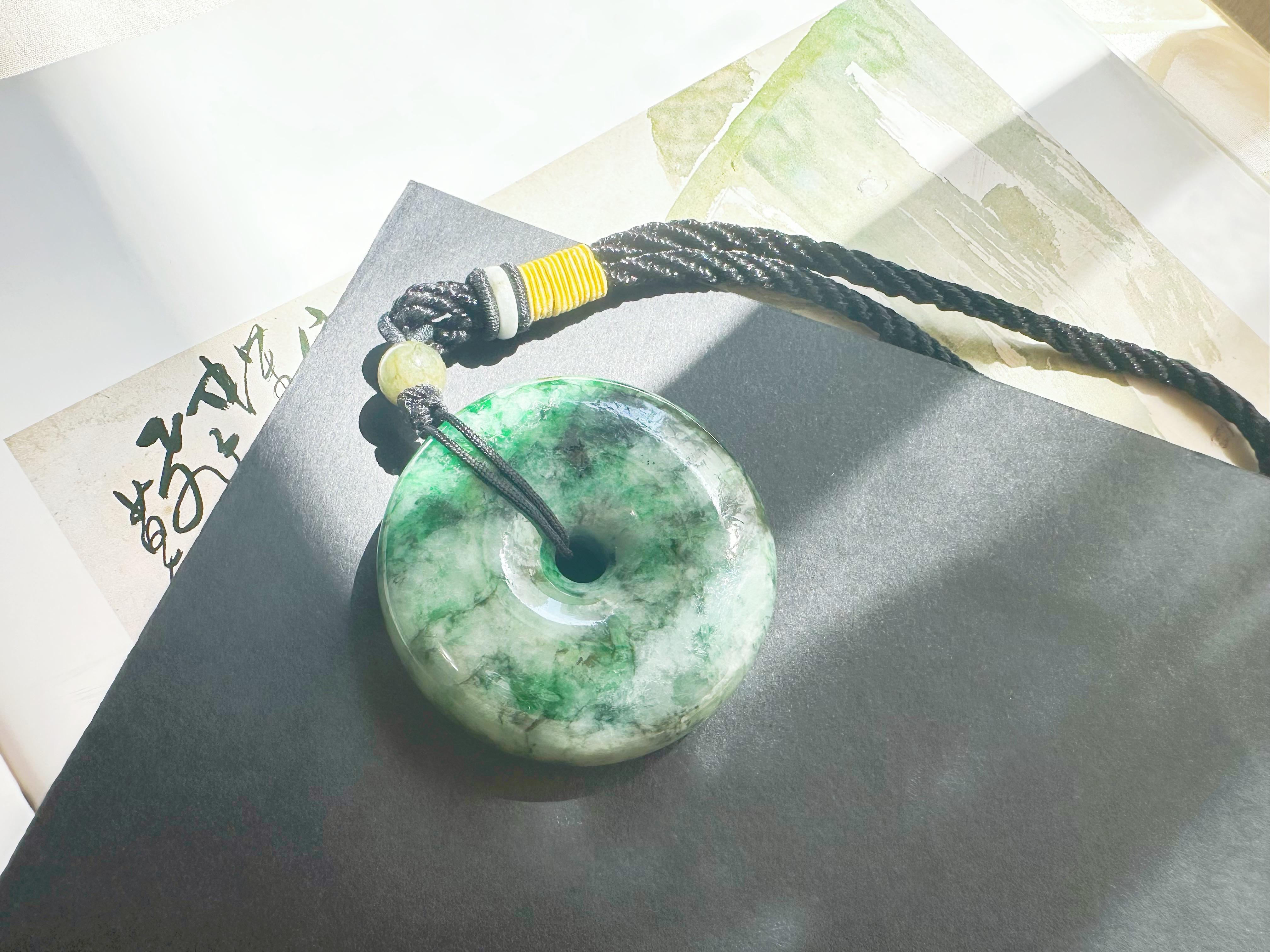 Naturelle Vert vif Halo Donut Jade pierres précieuses en vrac, fabrication de bijoux en vente 4