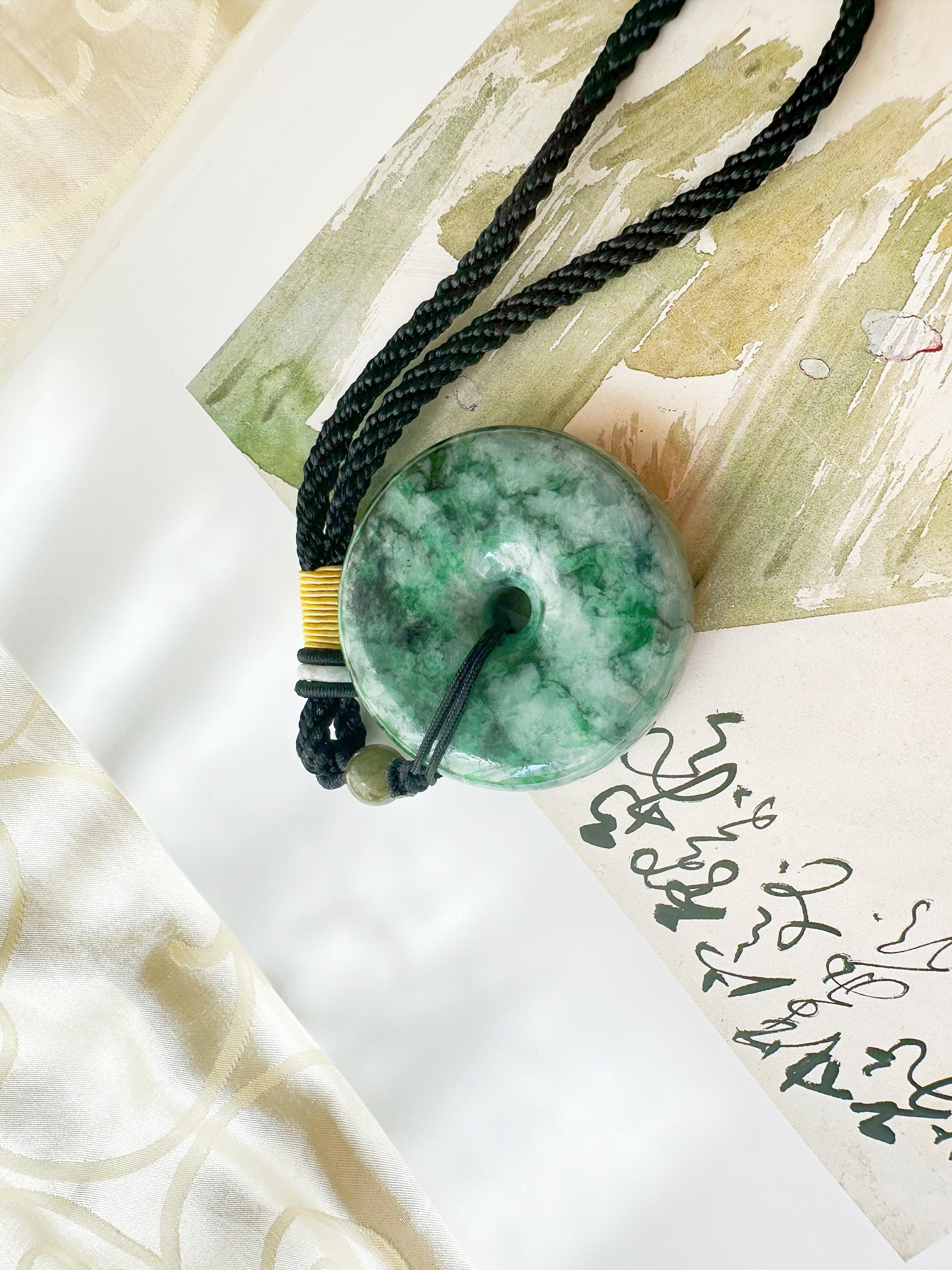 Naturelle Vert vif Halo Donut Jade pierres précieuses en vrac, fabrication de bijoux en vente 6