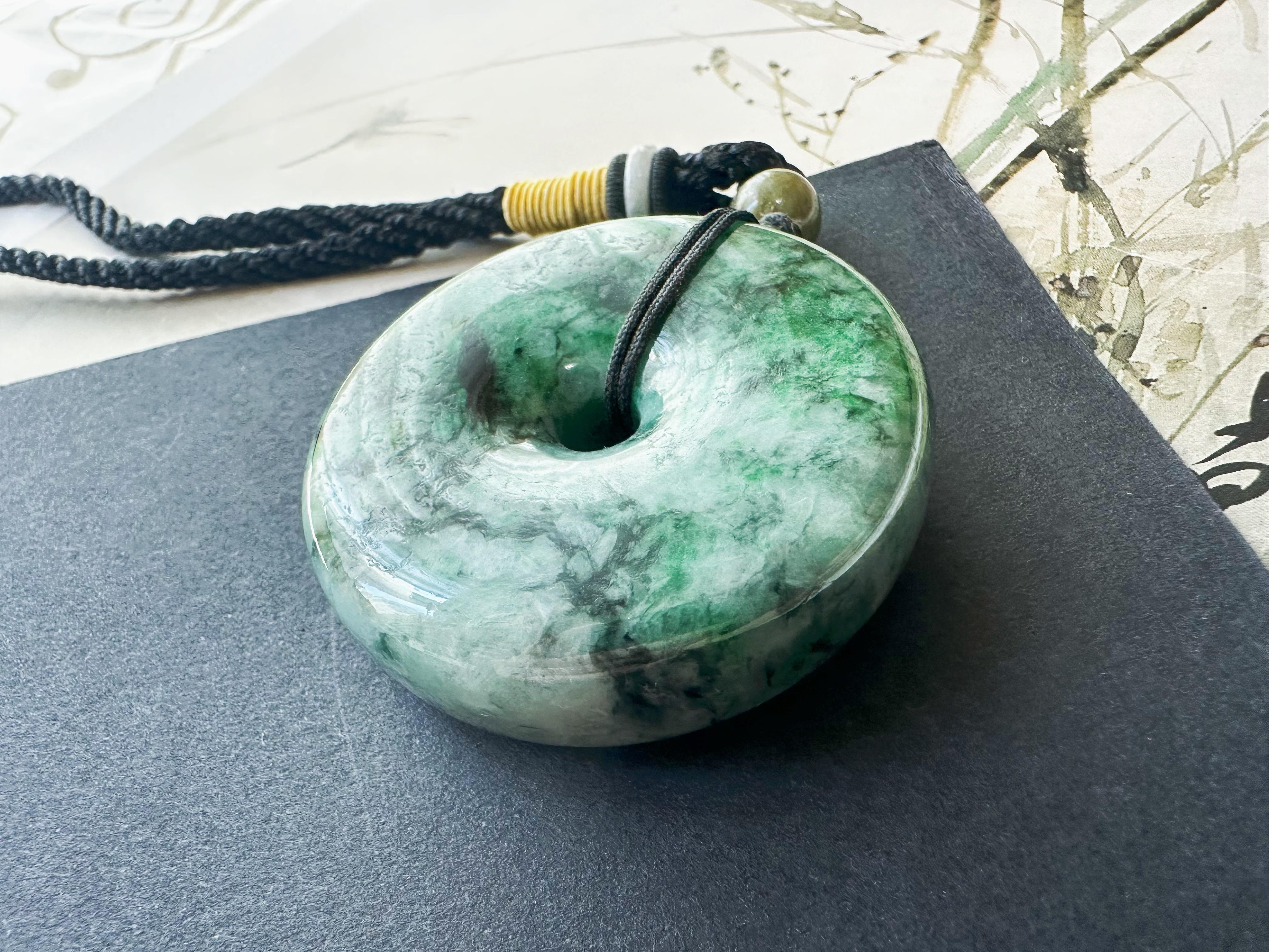 Naturelle Vert vif Halo Donut Jade pierres précieuses en vrac, fabrication de bijoux en vente 8