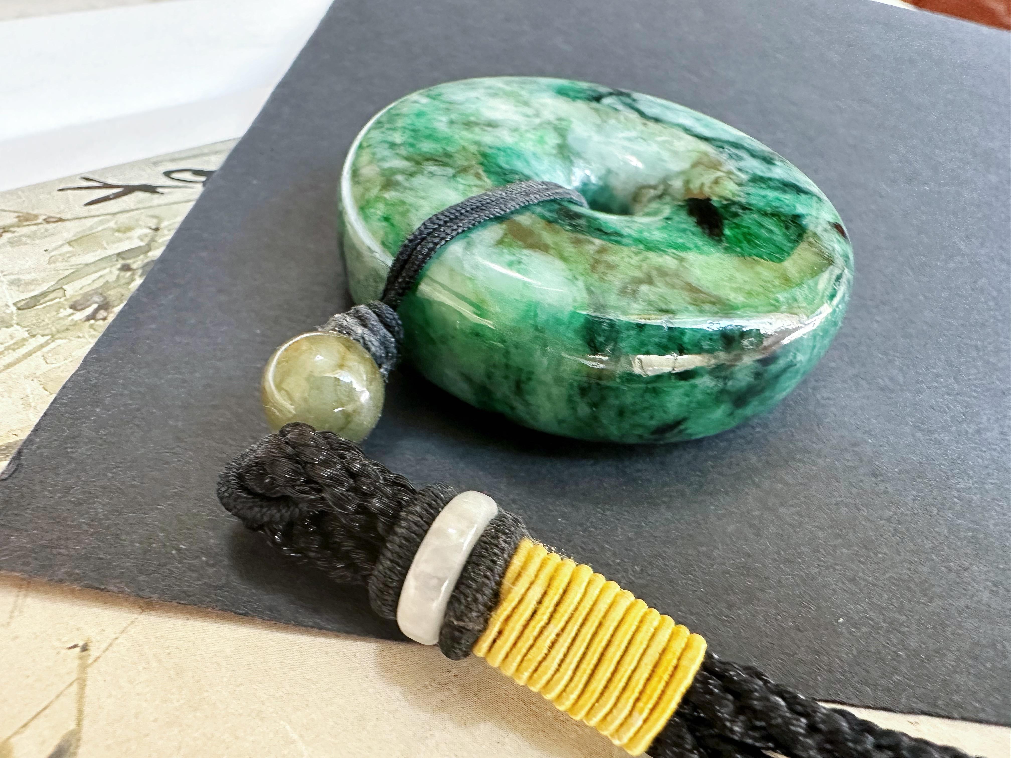 Naturelle Vert vif Halo Donut Jade pierres précieuses en vrac, fabrication de bijoux en vente 11