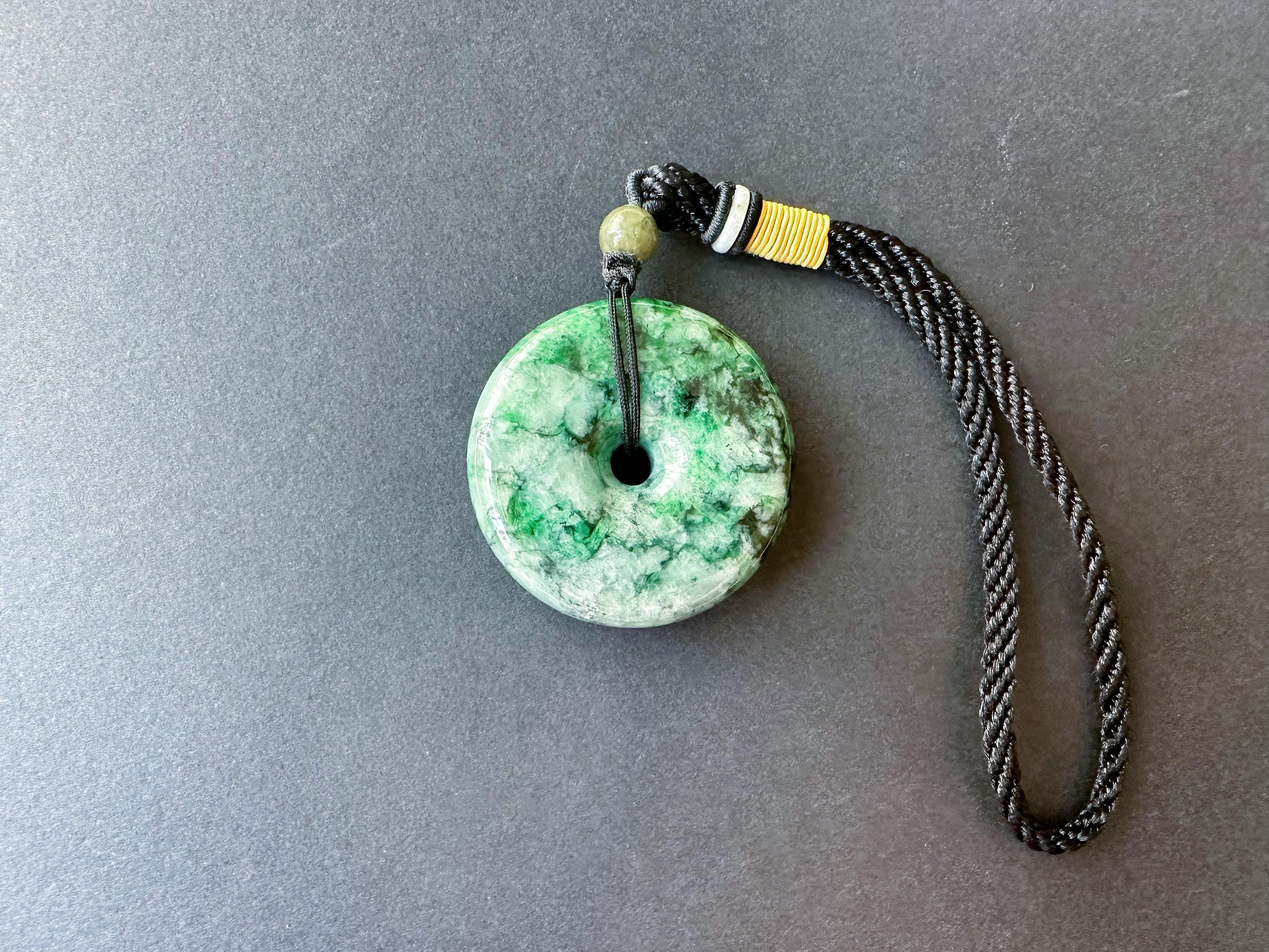 Taille ronde Naturelle Vert vif Halo Donut Jade pierres précieuses en vrac, fabrication de bijoux en vente