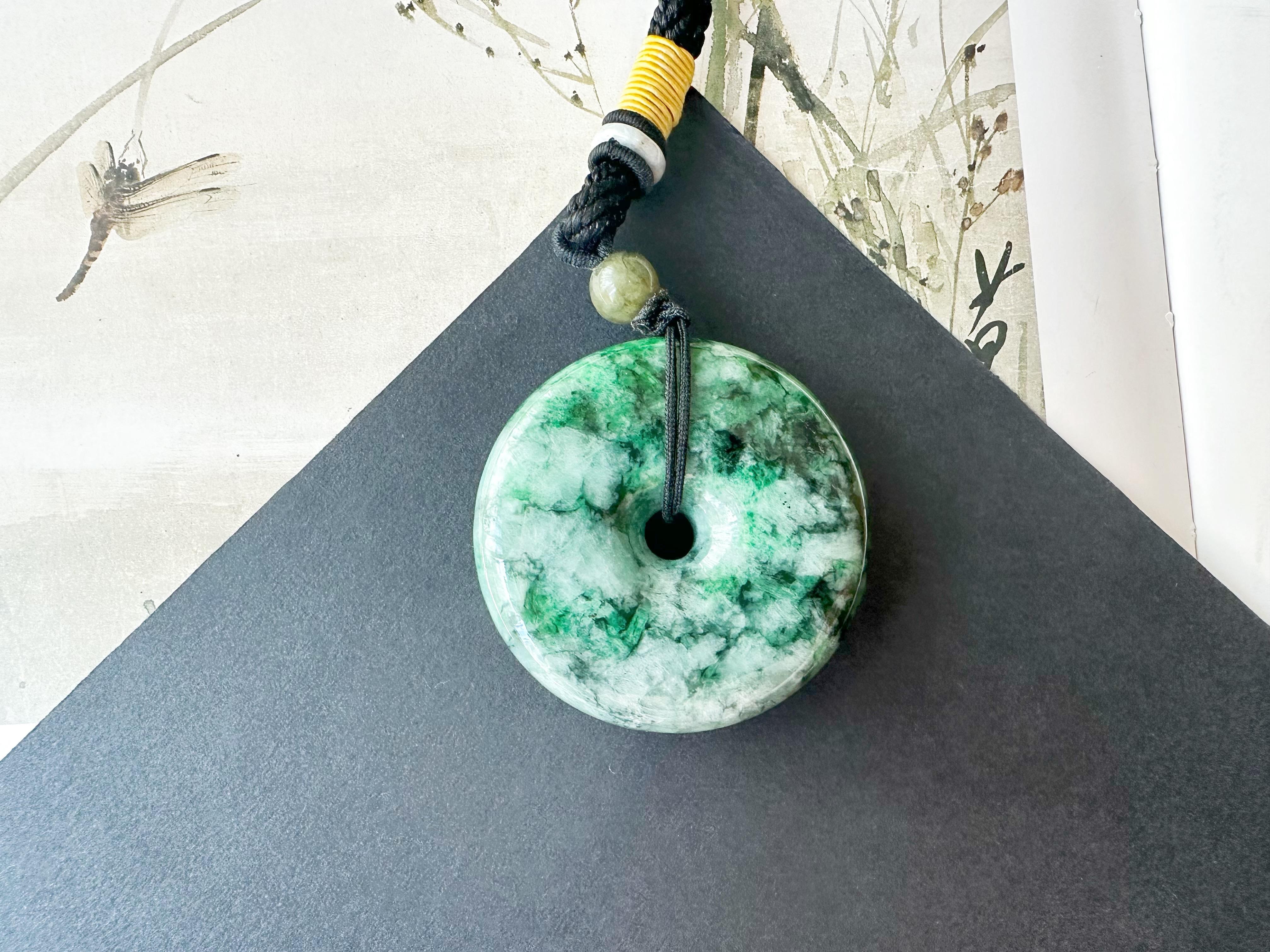 Naturelle Vert vif Halo Donut Jade pierres précieuses en vrac, fabrication de bijoux Neuf - En vente à Kowloon, HK