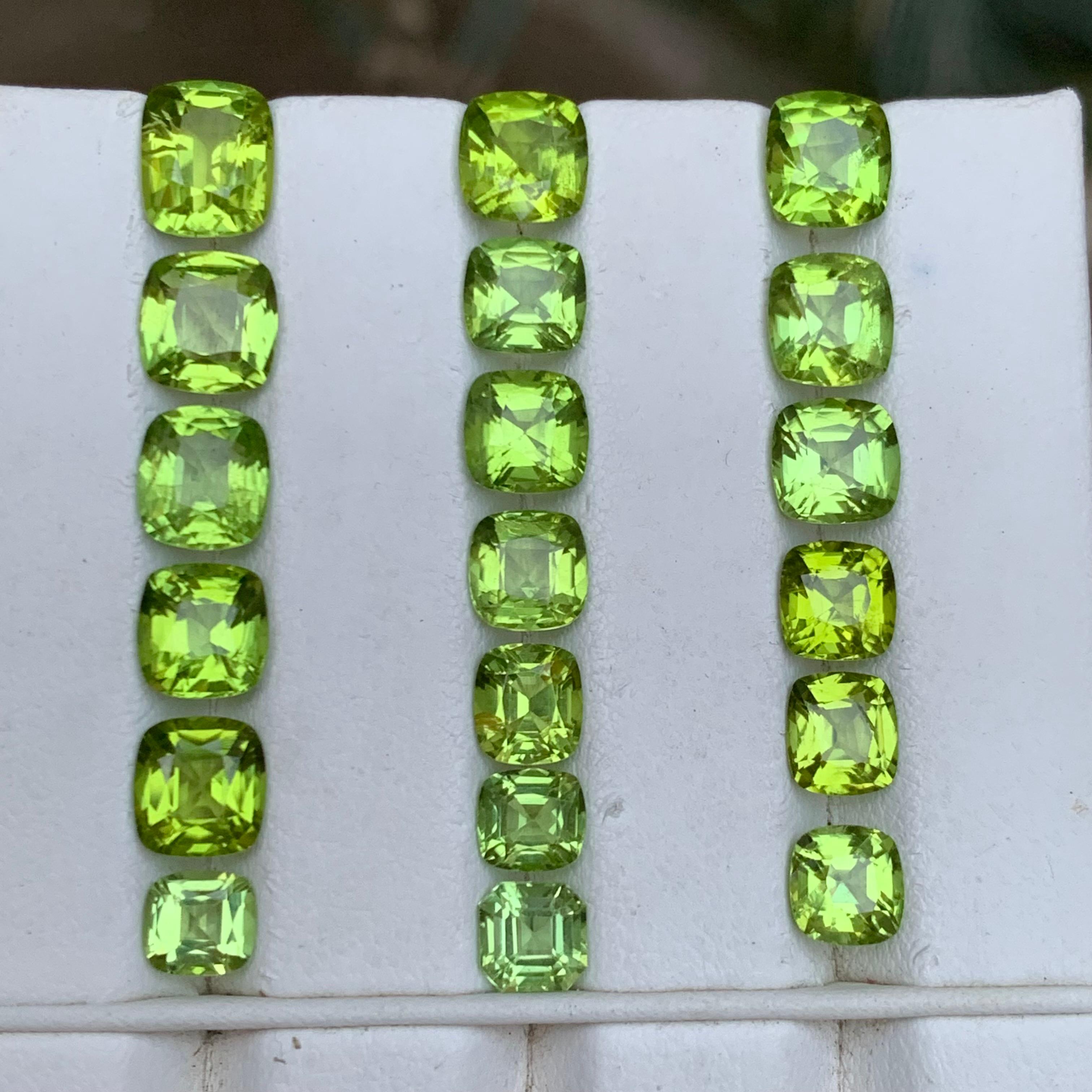 Natürlicher lebendiger grüner Peridot 22.73 Ct Cushion Cut Lose Edelsteine Lot für Schmuck (Zeitgenössisch) im Angebot