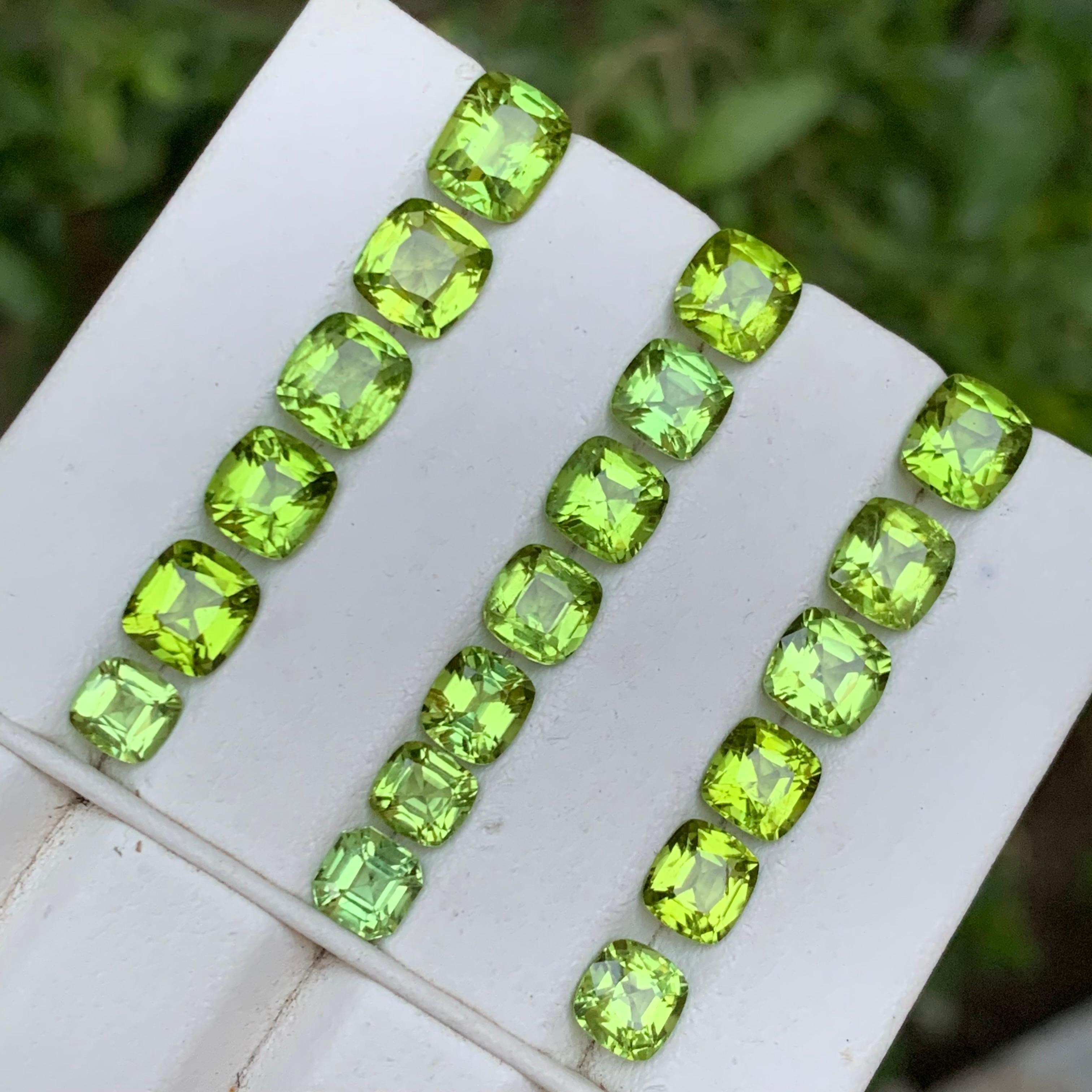Natürlicher lebendiger grüner Peridot 22.73 Ct Cushion Cut Lose Edelsteine Lot für Schmuck (Kissenschliff) im Angebot
