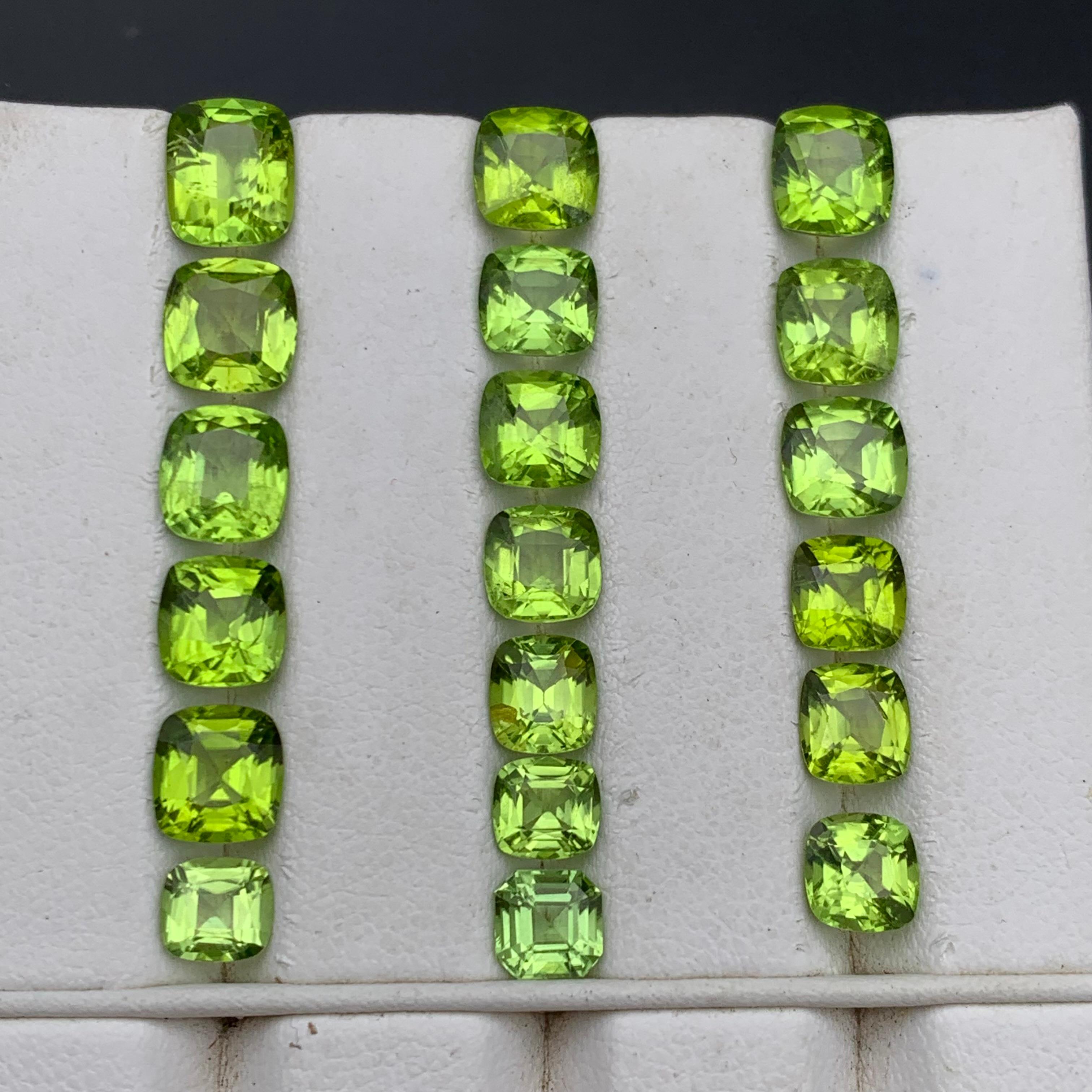 Natürlicher lebendiger grüner Peridot 22.73 Ct Cushion Cut Lose Edelsteine Lot für Schmuck im Zustand „Neu“ im Angebot in Peshawar, PK