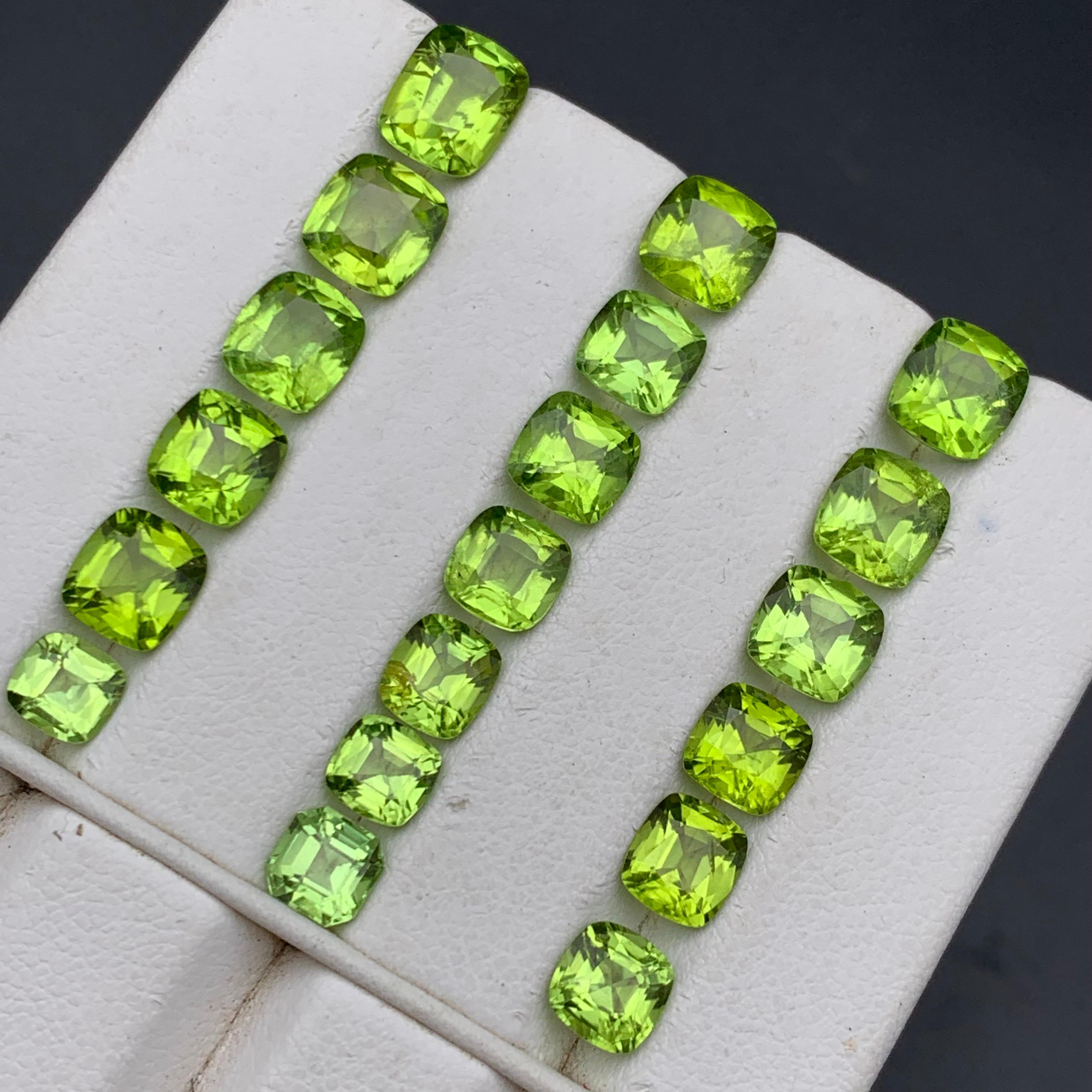 Natürlicher lebendiger grüner Peridot 22.73 Ct Cushion Cut Lose Edelsteine Lot für Schmuck im Angebot 1