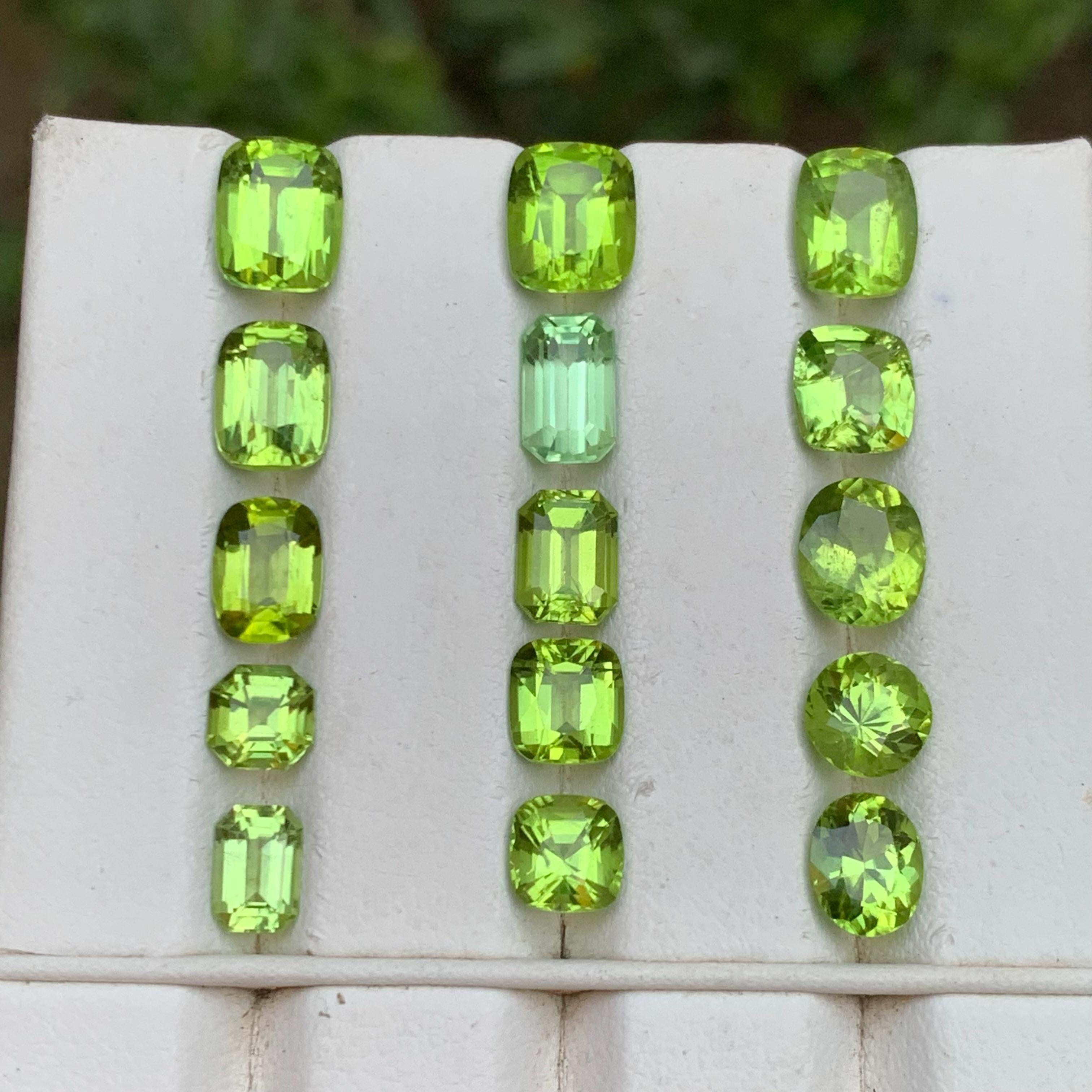 Natürlicher lebendiger grüner Peridot 23.53 Ct Cushion Cut Lose Edelsteine Lot für Schmuck (Zeitgenössisch) im Angebot