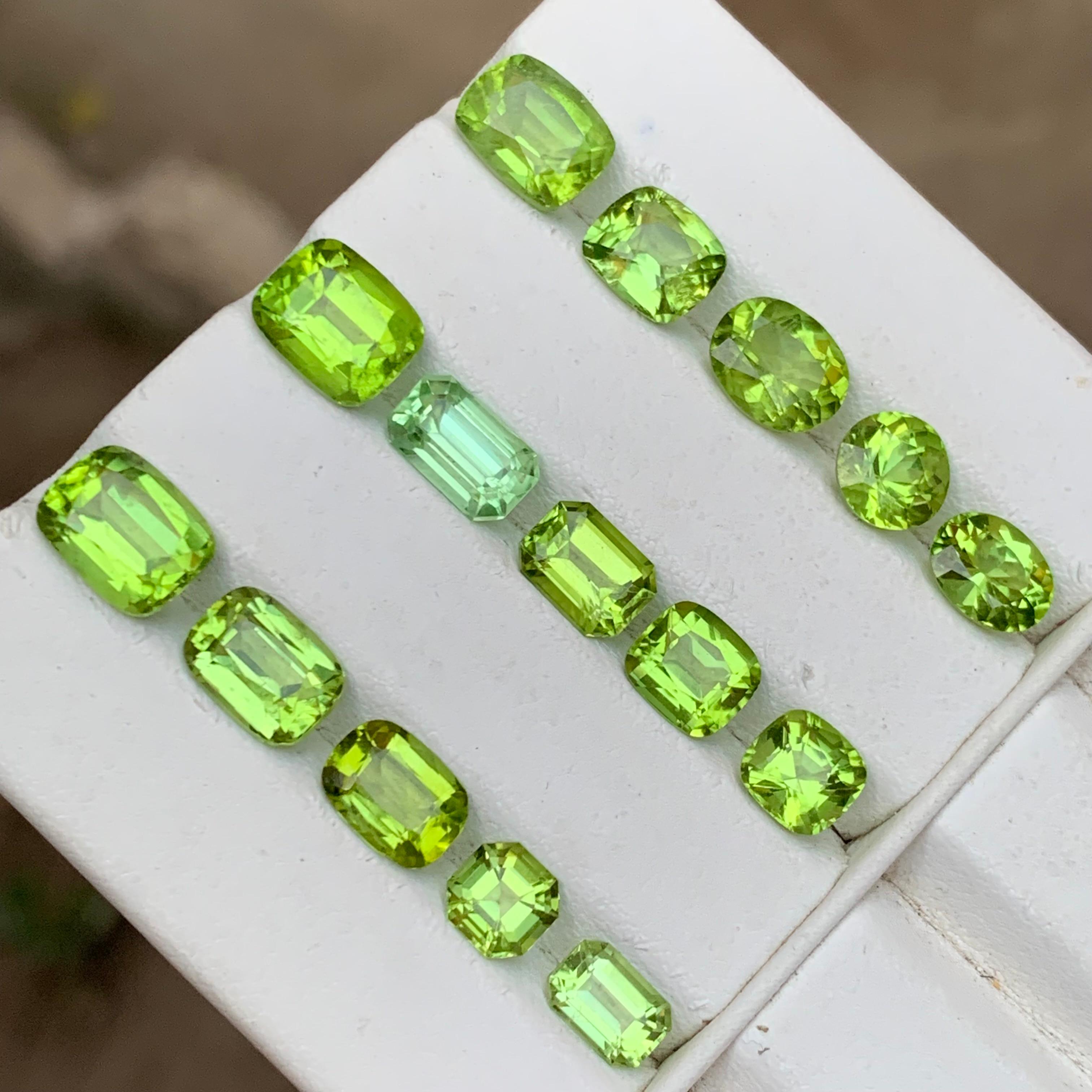 Natürlicher lebendiger grüner Peridot 23.53 Ct Cushion Cut Lose Edelsteine Lot für Schmuck (Kissenschliff) im Angebot