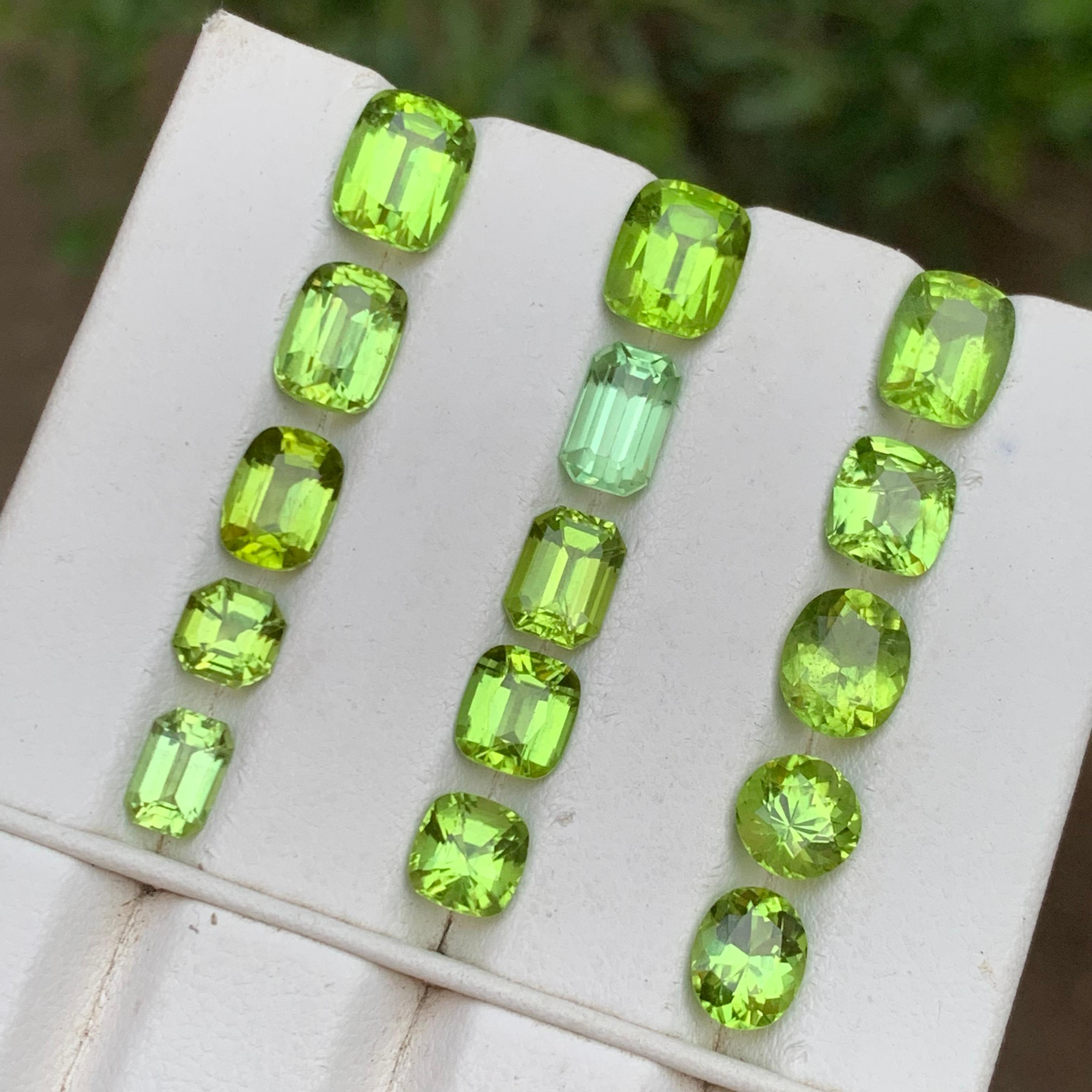 Natürlicher lebendiger grüner Peridot 23.53 Ct Cushion Cut Lose Edelsteine Lot für Schmuck für Damen oder Herren im Angebot