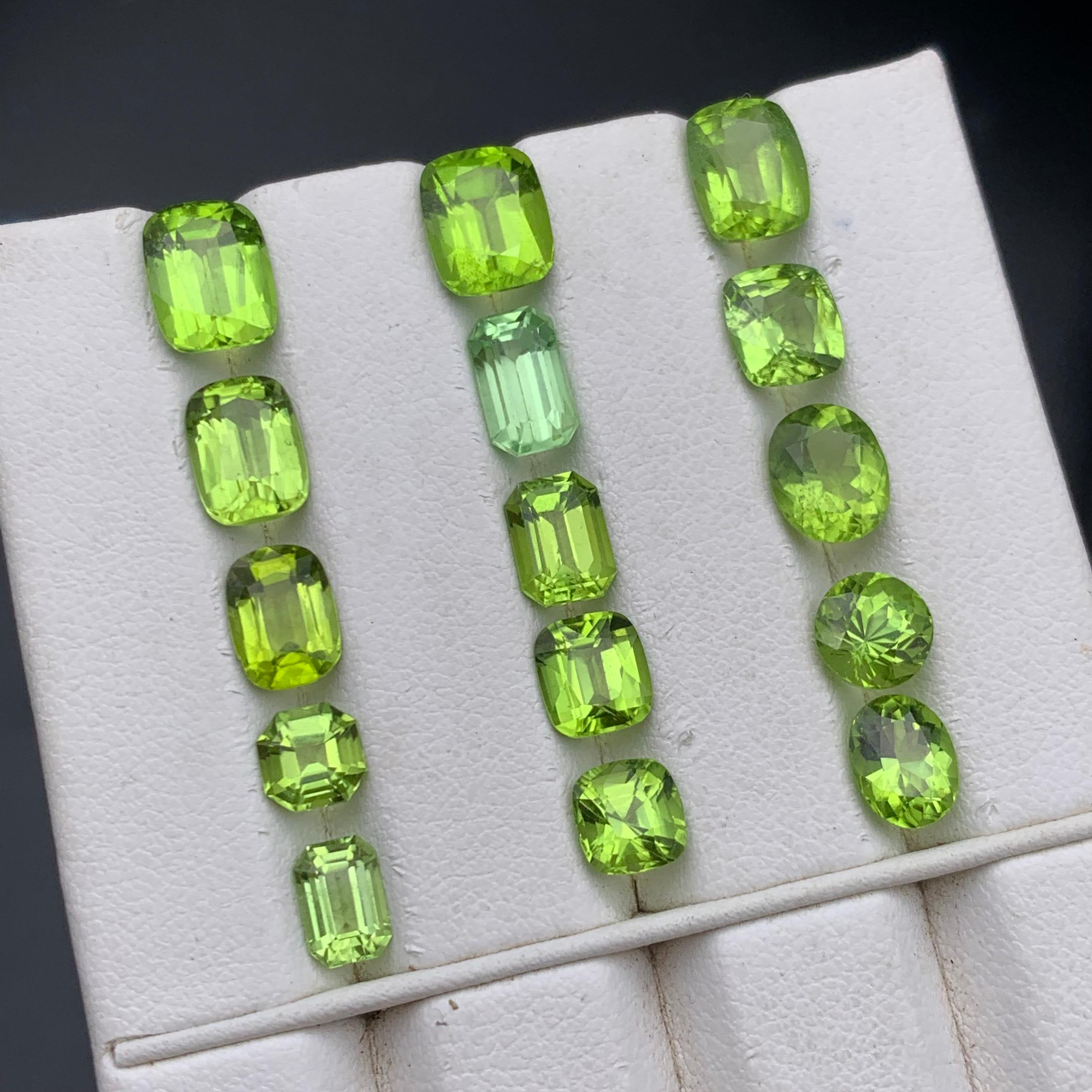 Natürlicher lebendiger grüner Peridot 23.53 Ct Cushion Cut Lose Edelsteine Lot für Schmuck im Angebot 2