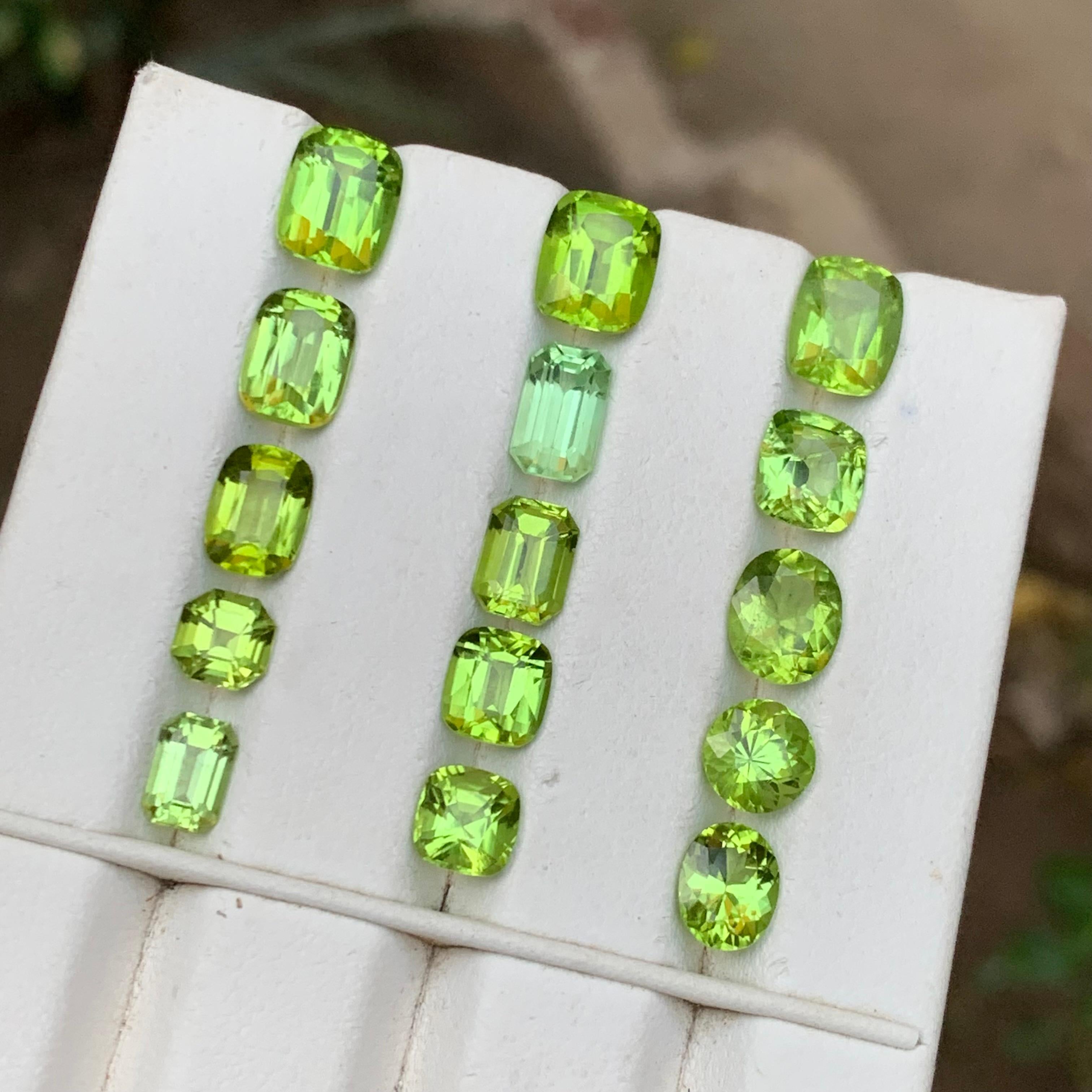 Natürlicher lebendiger gr�üner Peridot 23.53 Ct Cushion Cut Lose Edelsteine Lot für Schmuck im Angebot 3