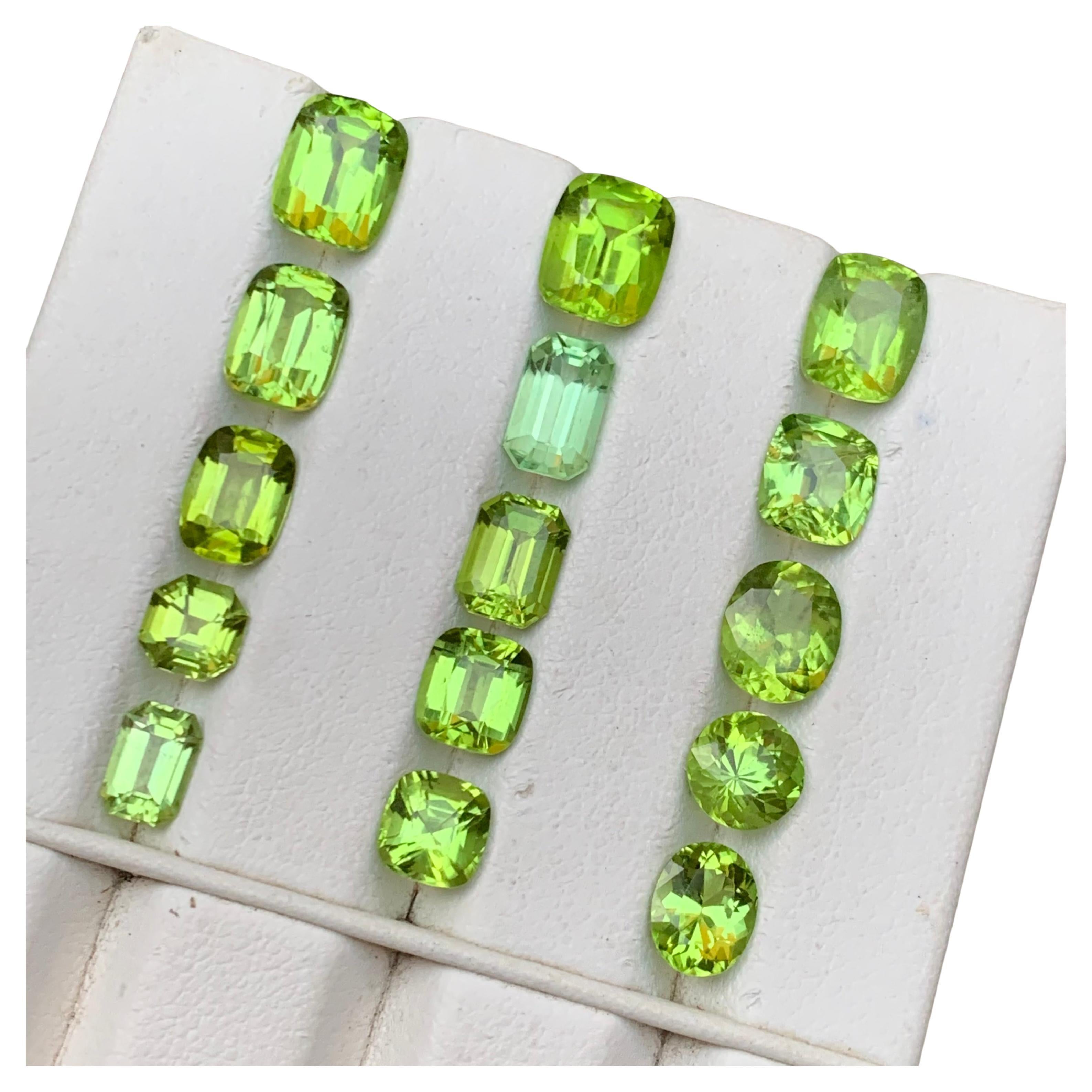 Natürlicher lebendiger grüner Peridot 23.53 Ct Cushion Cut Lose Edelsteine Lot für Schmuck im Angebot