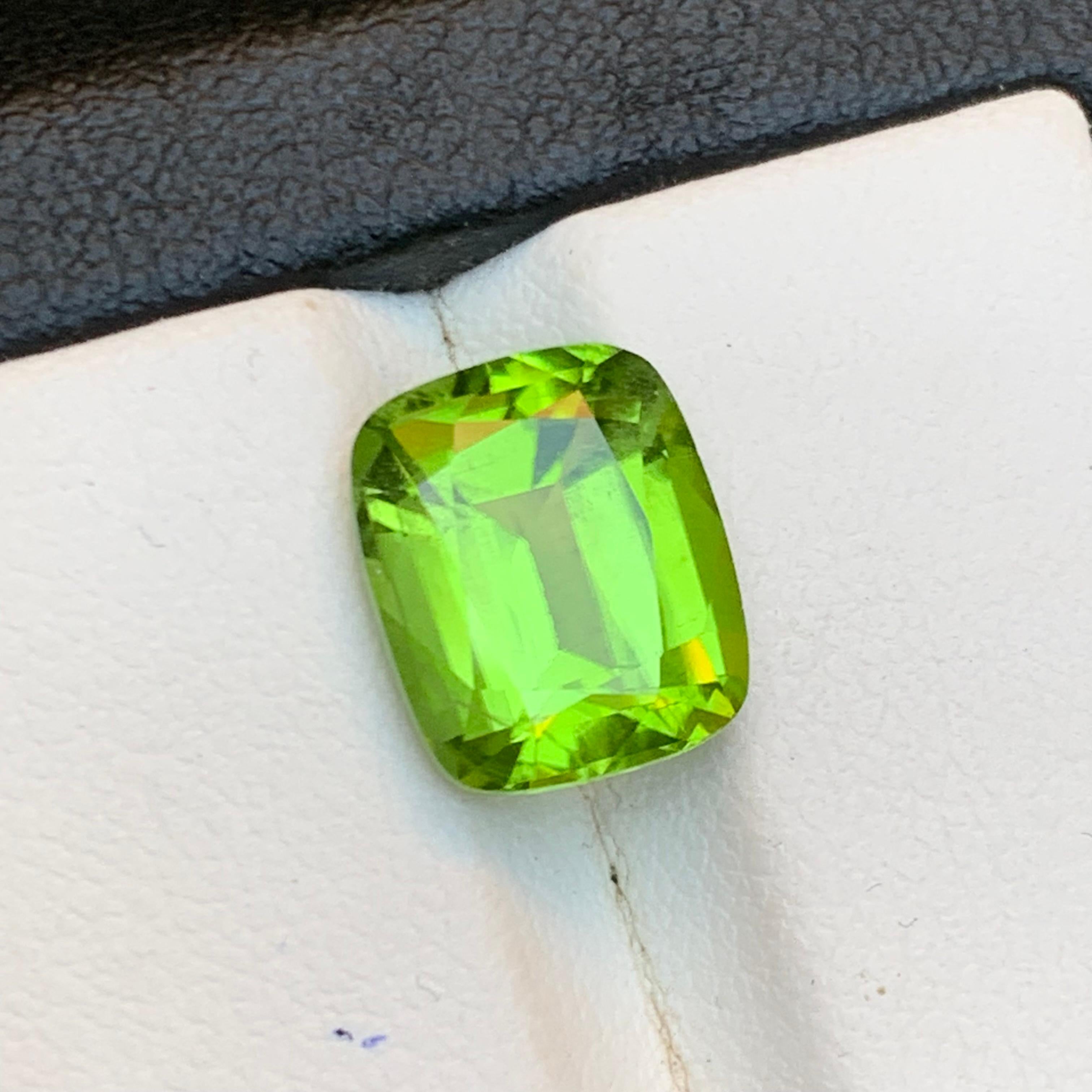 Peridoto verde vivo natural 5,02 ct talla cojín gema suelta para joyería anillo Contemporáneo en venta