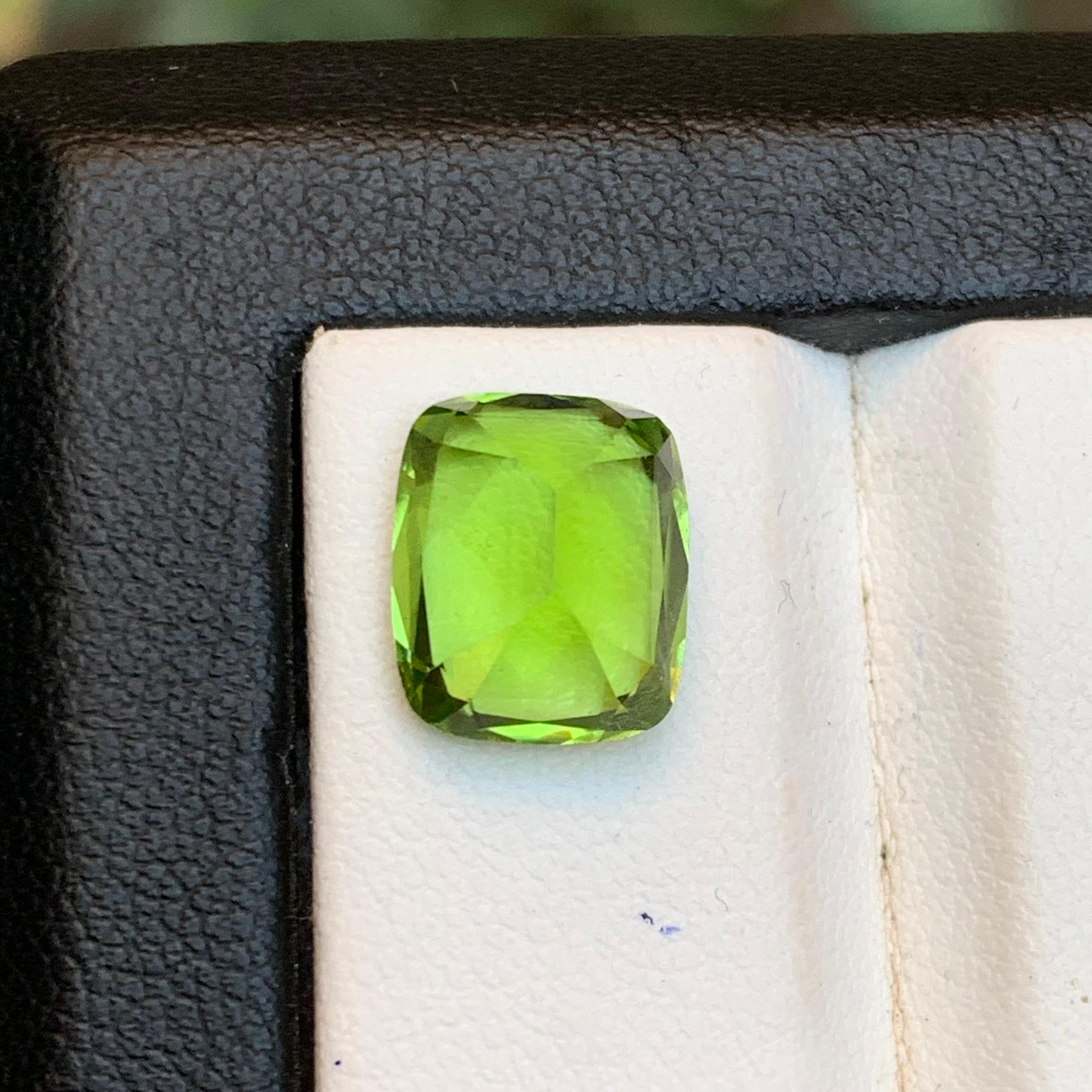 Femenino o masculino Peridoto verde vivo natural 5,02 ct talla cojín gema suelta para joyería anillo en venta