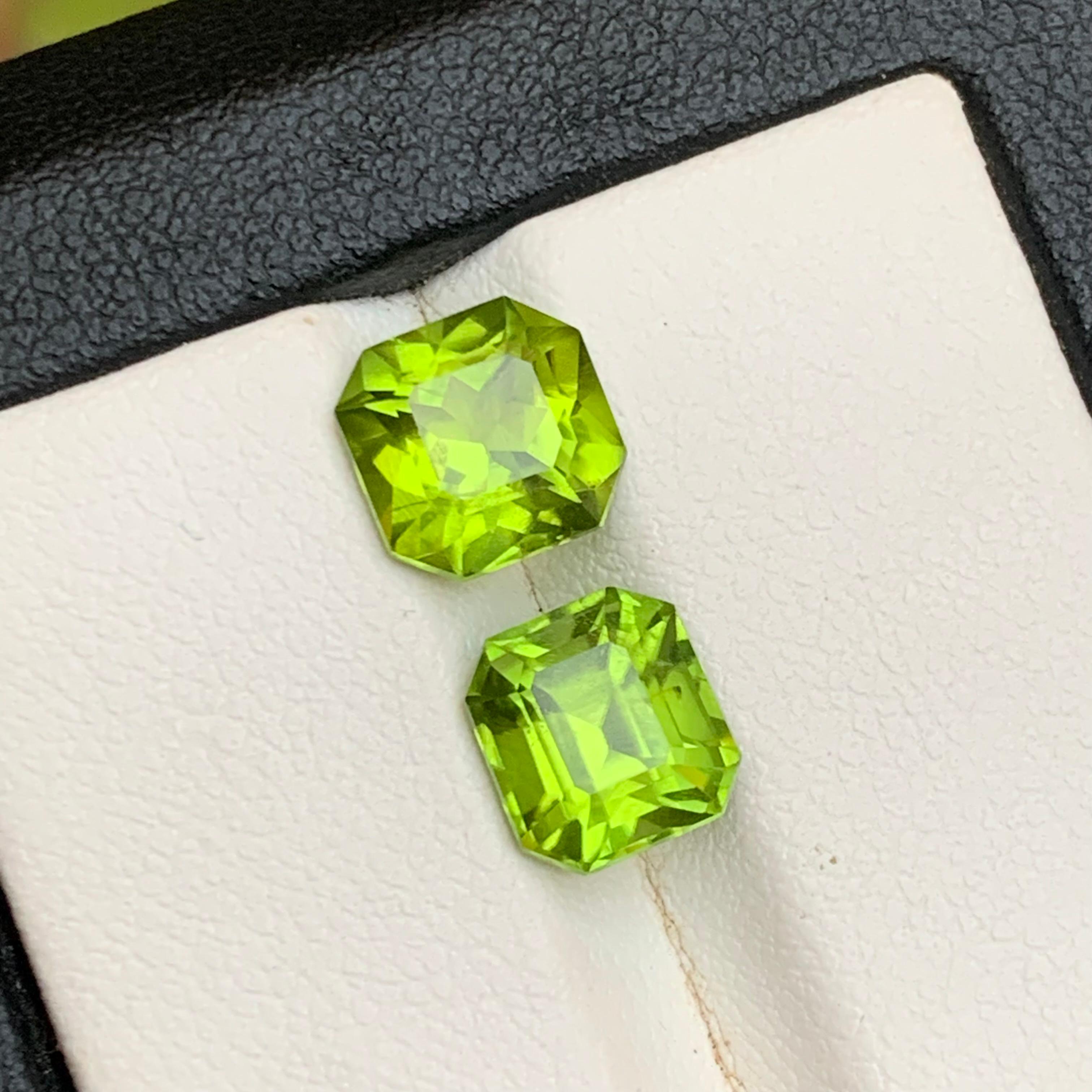 Taille émeraude Peridot vert vif naturel 5.05 Ct Emerald Cut Loose Gemstones Set for Jewelry en vente