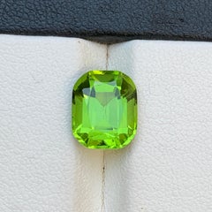 Natural Vivid Green Peridot Cushion Cut 4.12 Carat Loose Gemstone for Ring