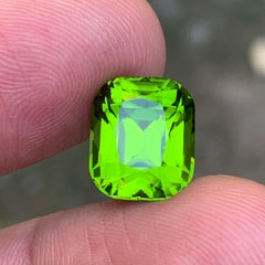 Naturelle Péridot vert vif taille coussin 8.32 Carat pierres précieuses en vrac pour bague
