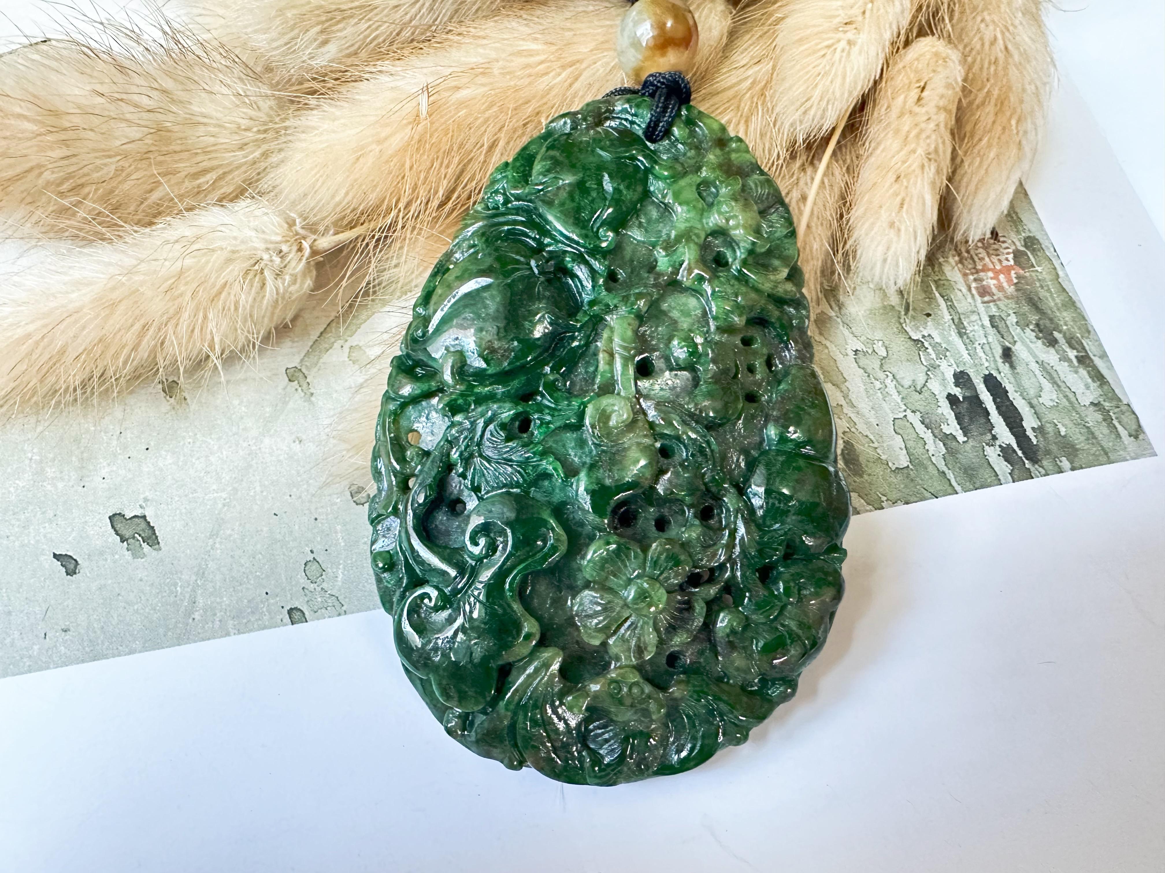 Collana con ciondolo in giada di giada Ruyi verde naturale e vivace in vendita 5