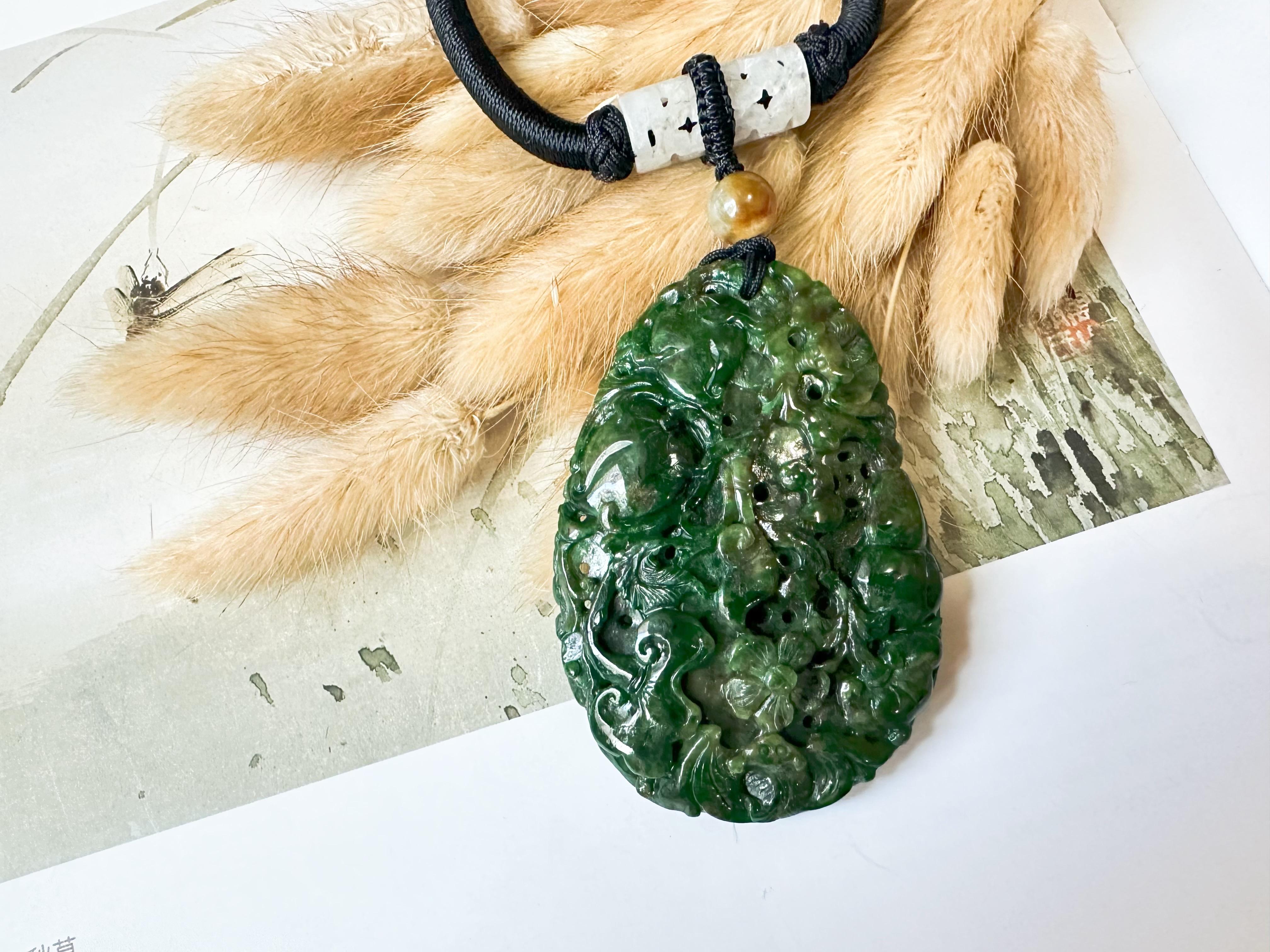 Collana con ciondolo in giada di giada Ruyi verde naturale e vivace in vendita 6