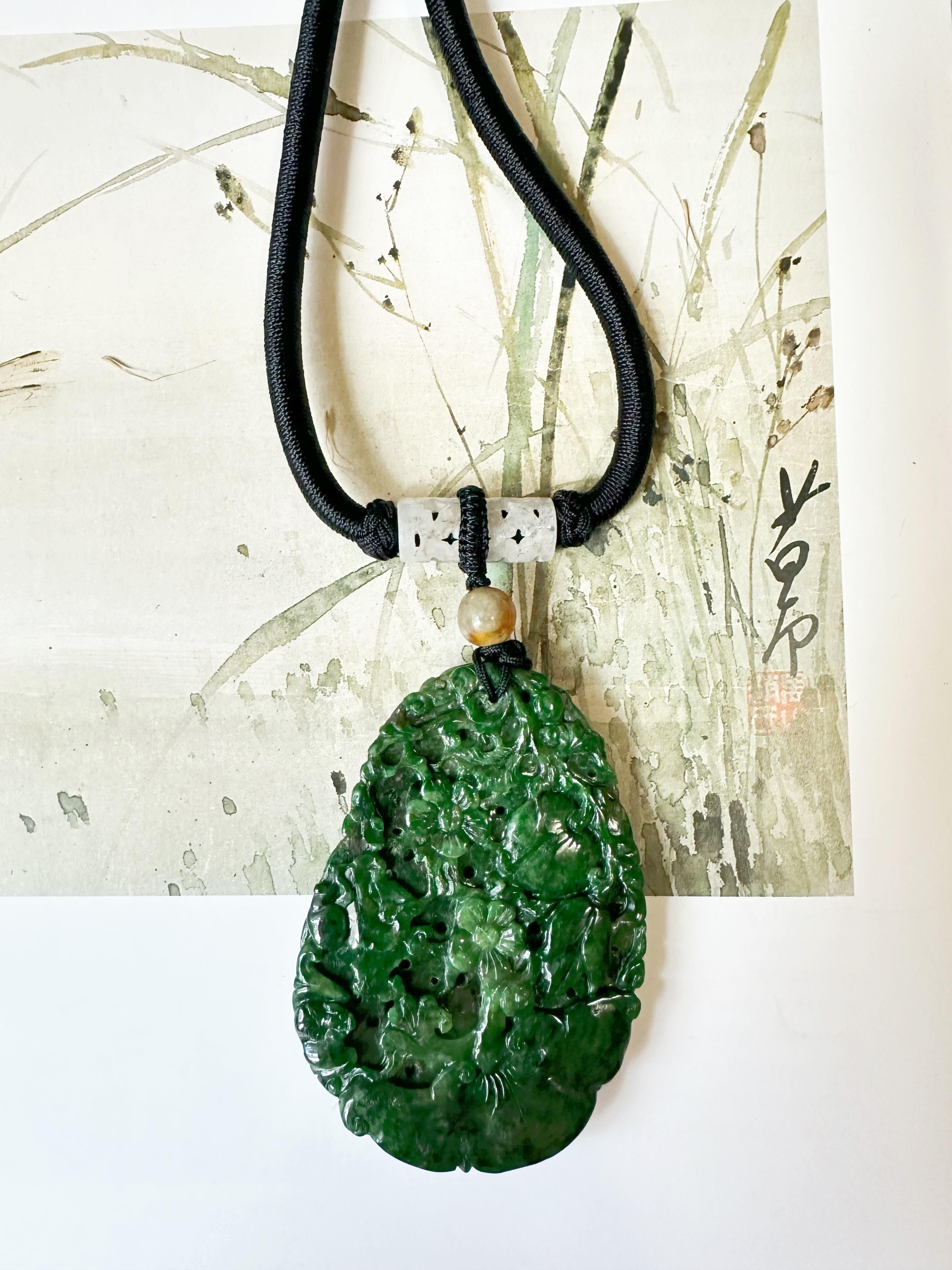 da uomo o donna Collana con ciondolo in giada di giada Ruyi verde naturale e vivace in vendita