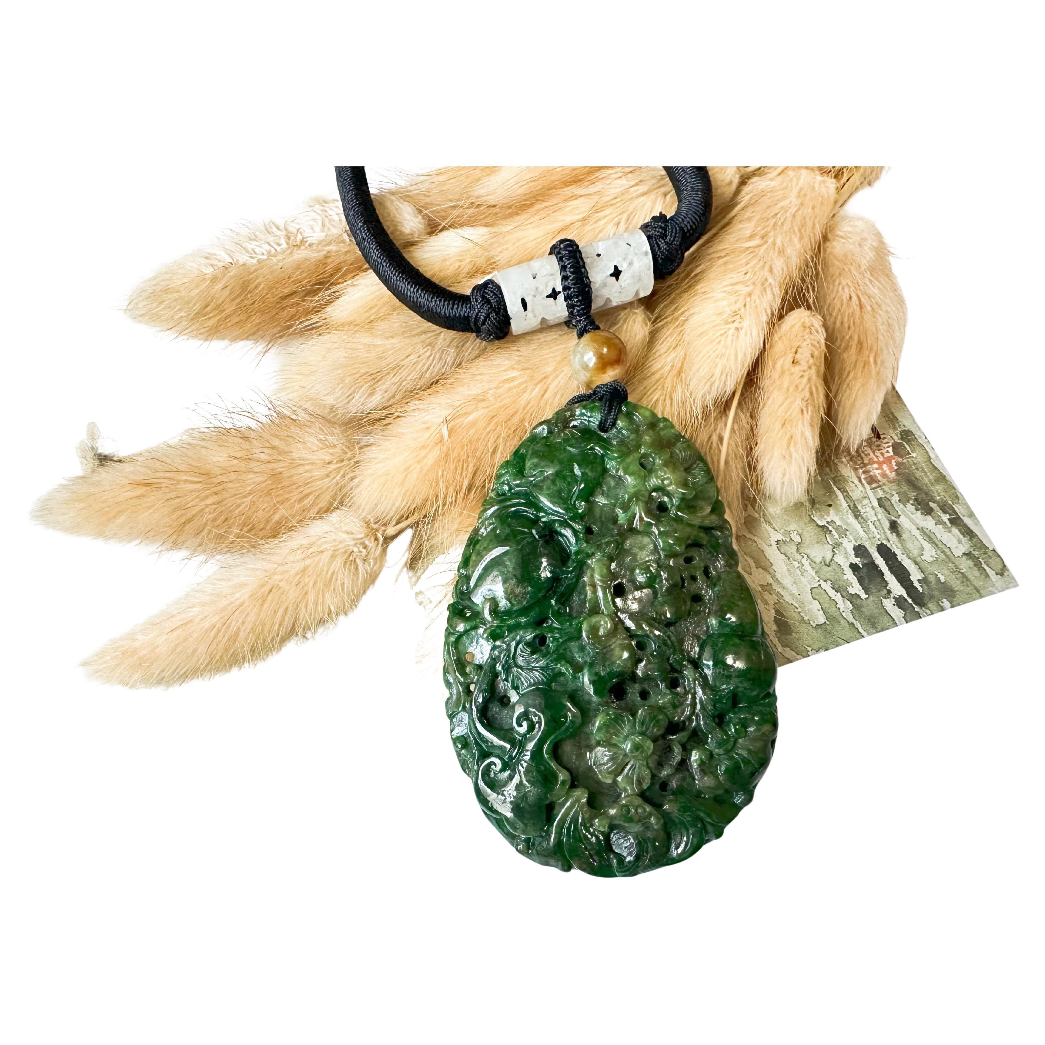 Collana con ciondolo in giada di giada Ruyi verde naturale e vivace