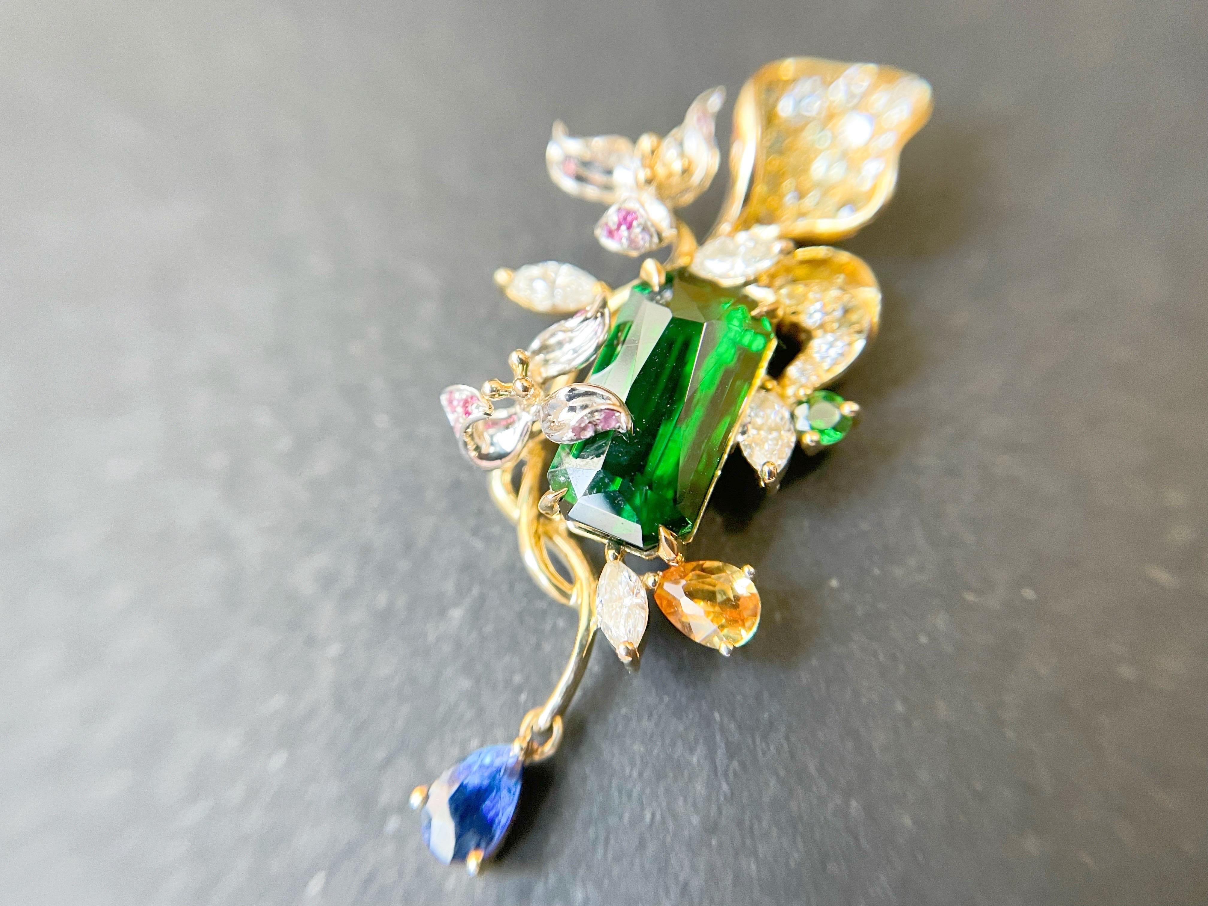 Colgante Floral de Tsavorita Verde Vivo Natural Certificada en Oro Amarillo de 14 K en venta 4