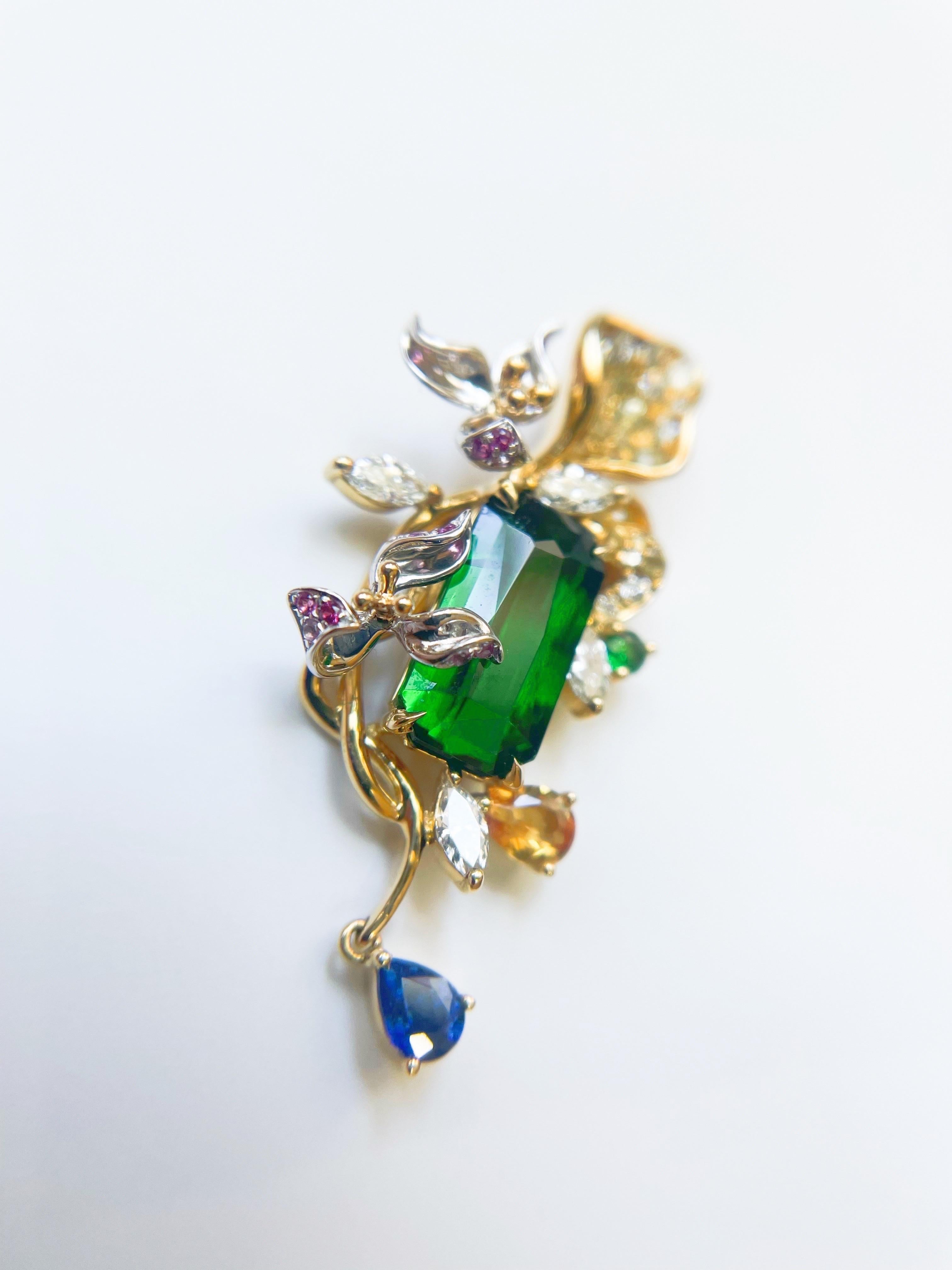 Colgante Floral de Tsavorita Verde Vivo Natural Certificada en Oro Amarillo de 14 K en Nuevo estado para la venta en Kowloon, HK