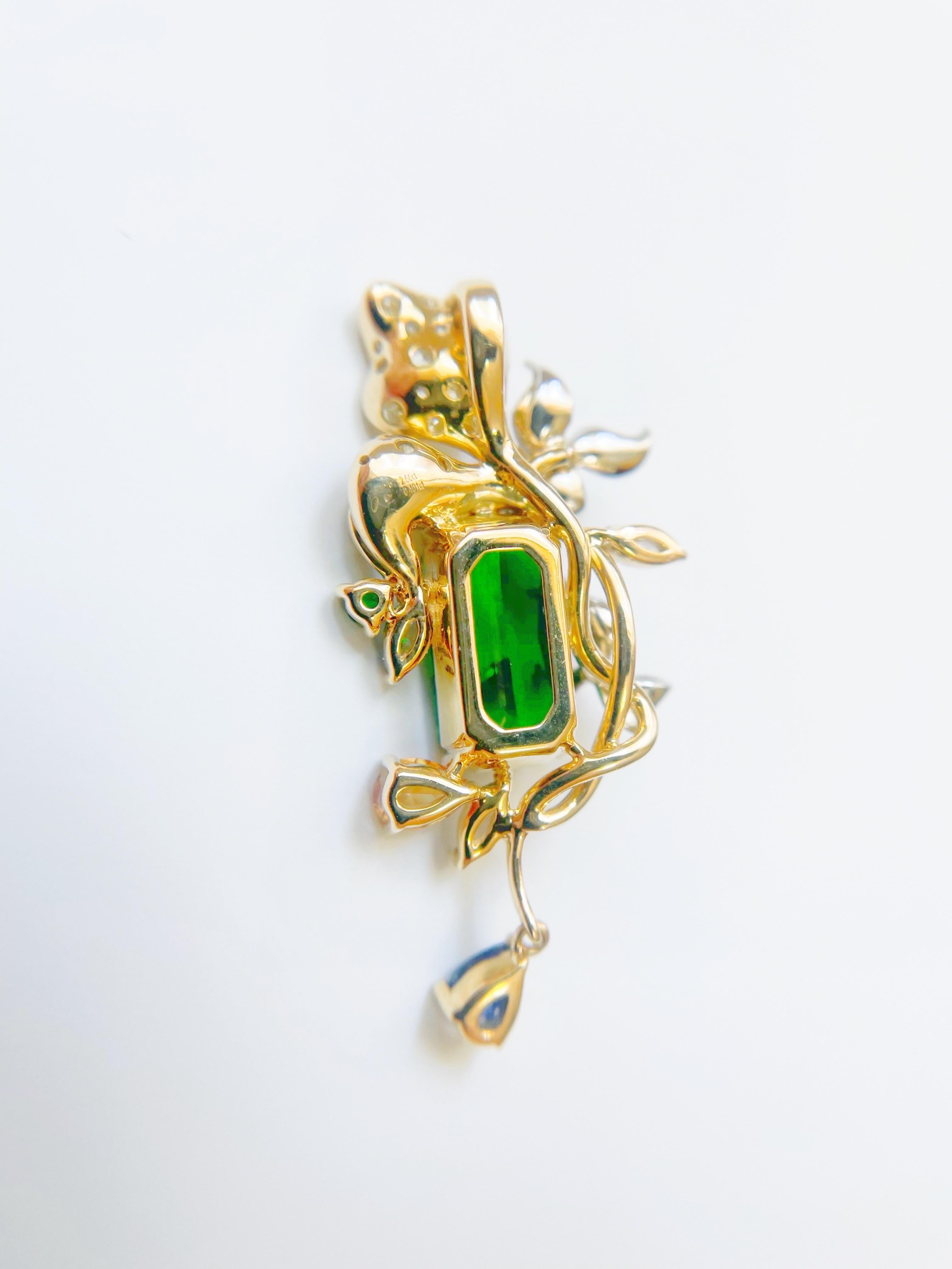 Femenino o masculino Colgante Floral de Tsavorita Verde Vivo Natural Certificada en Oro Amarillo de 14 K en venta