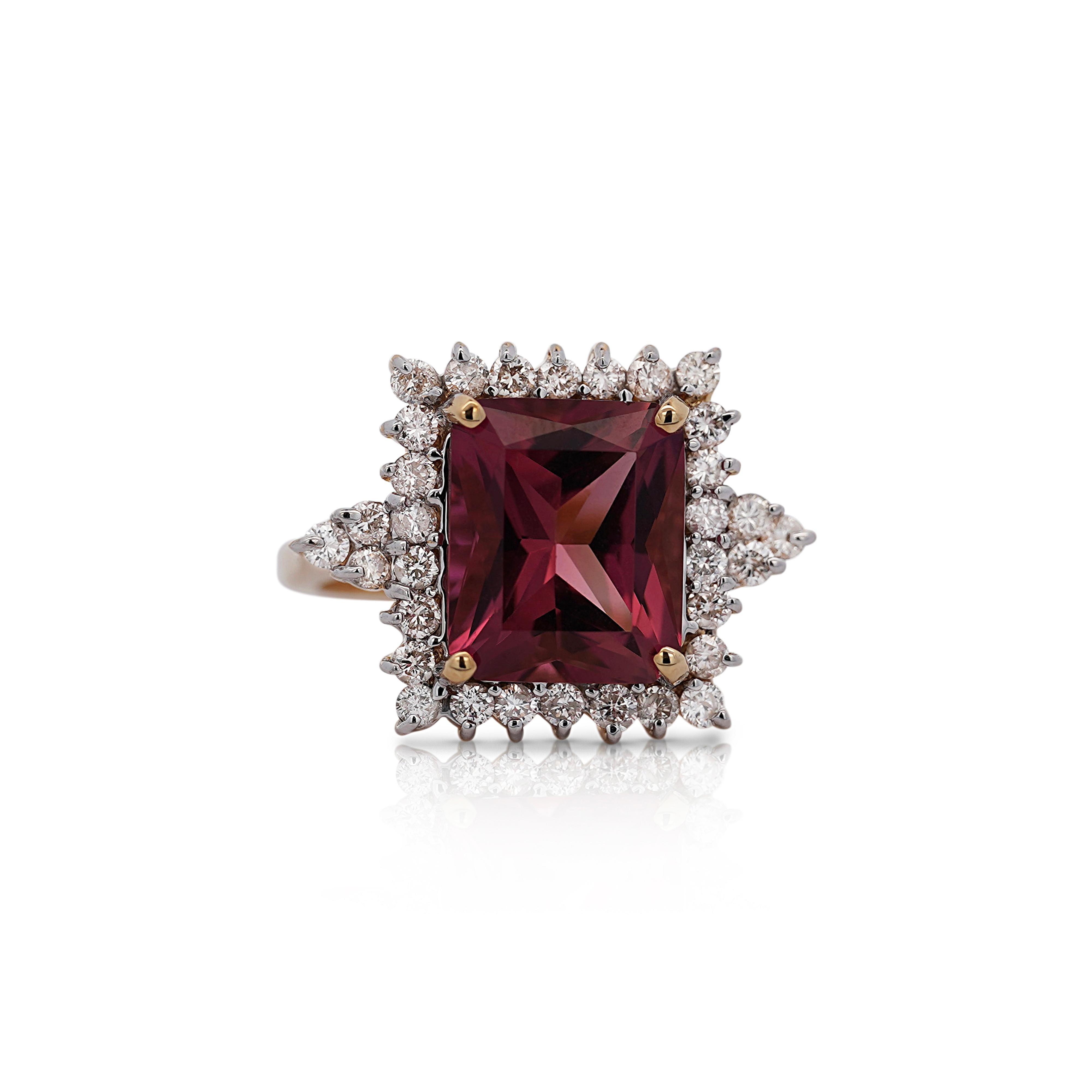 Anillo de turmalina natural rosa vivo de 7 quilates de corte radiante con diamantes en oro de 18 quilates Corte radiante en venta