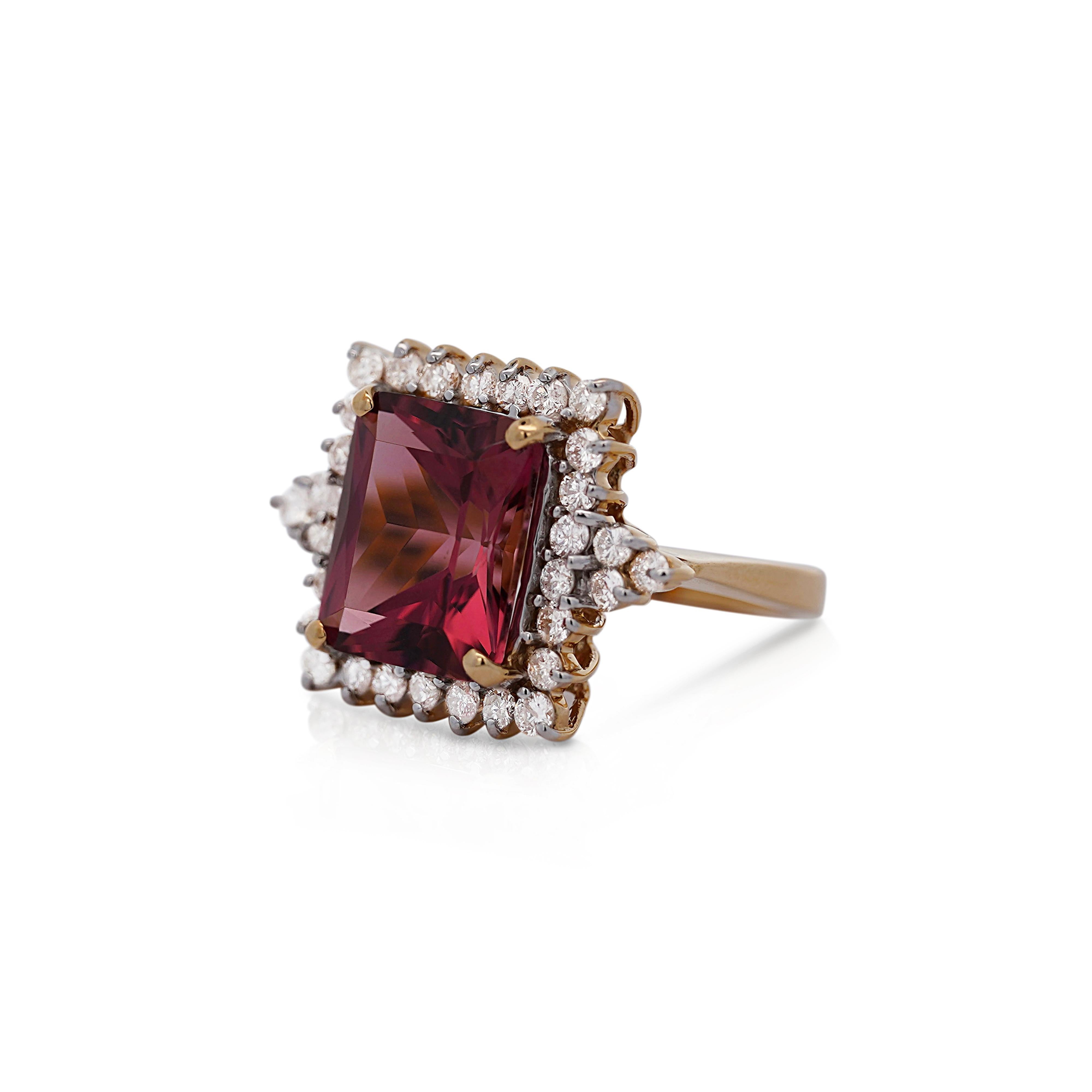 Anillo de turmalina natural rosa vivo de 7 quilates de corte radiante con diamantes en oro de 18 quilates en Nuevo estado para la venta en Miami, FL
